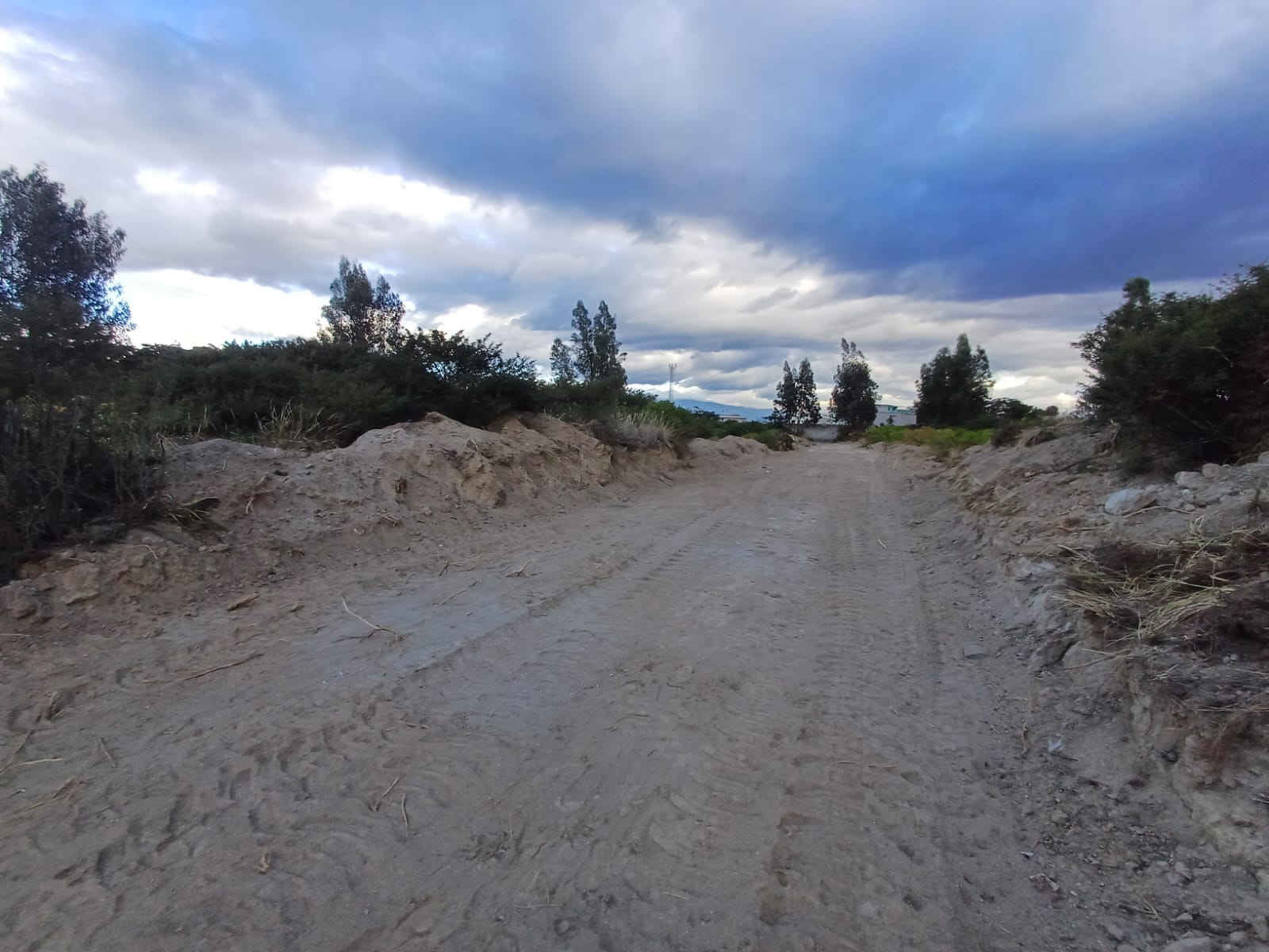 Espectacular Terreno de 8157 m2, en Venta, en Calderón Marianitas