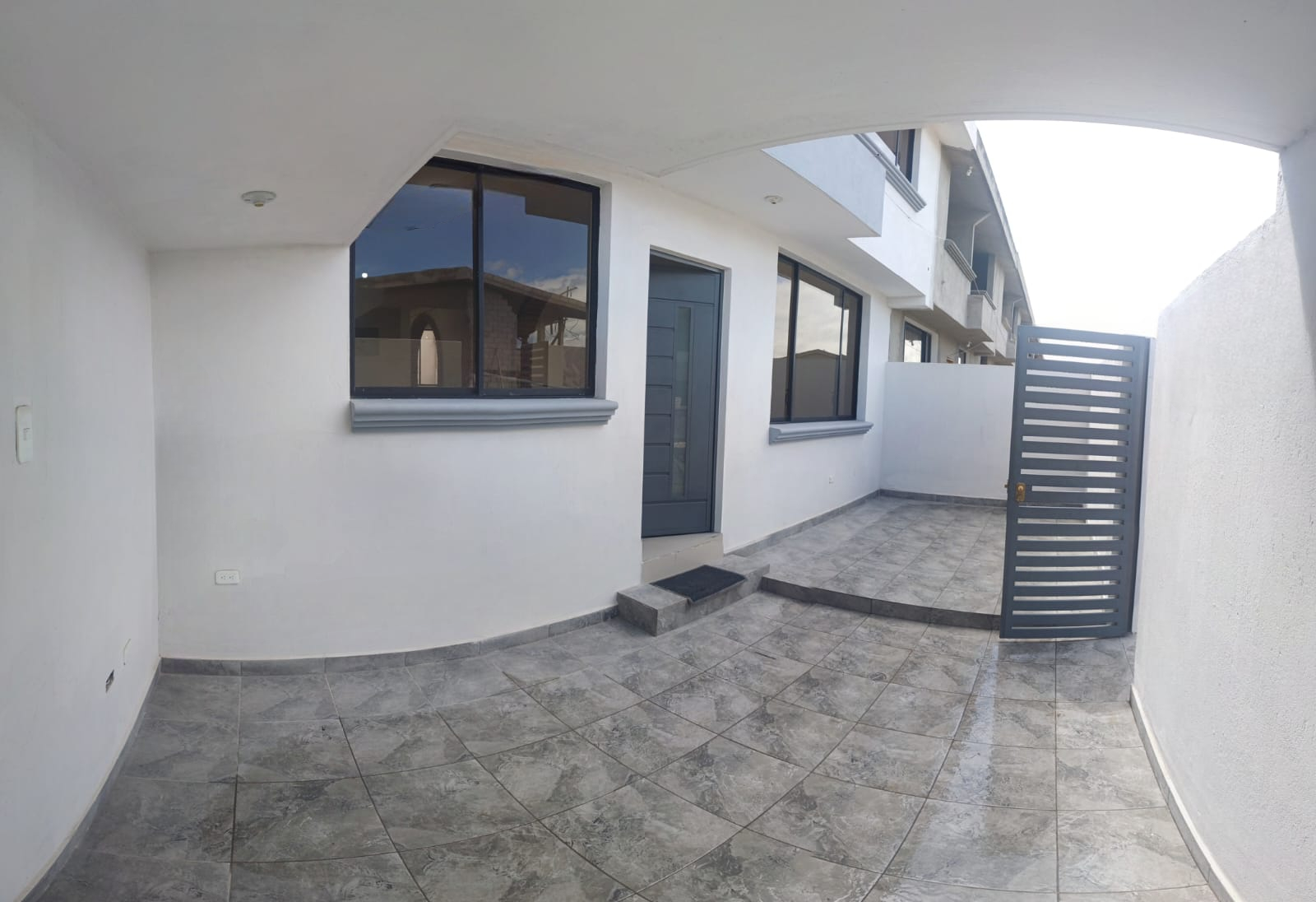Amplia Casa POR ESTRENAR, SIN ACABADOS, de 160 m2, en Venta en San Antonio, Rumicucho