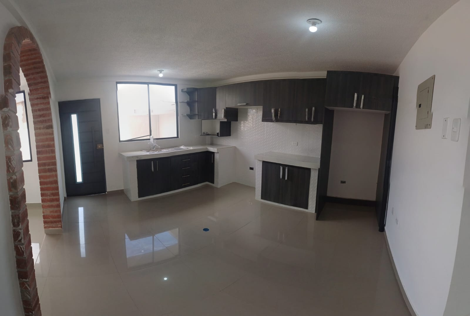 Amplia Casa POR ESTRENAR, SIN ACABADOS, de 160 m2, en Venta en San Antonio, Rumicucho