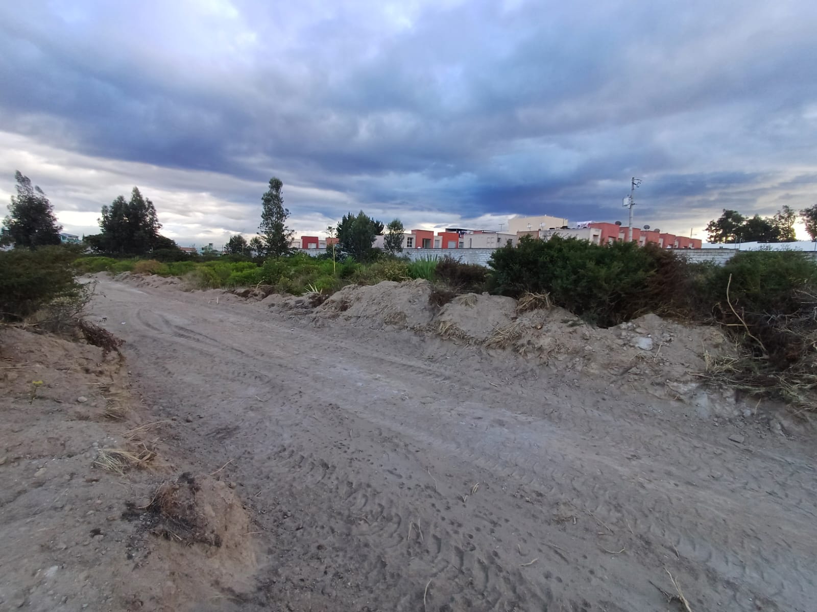 Amplio Terreno Plano de 4004 m2, en Venta, en Calderón Marianitas