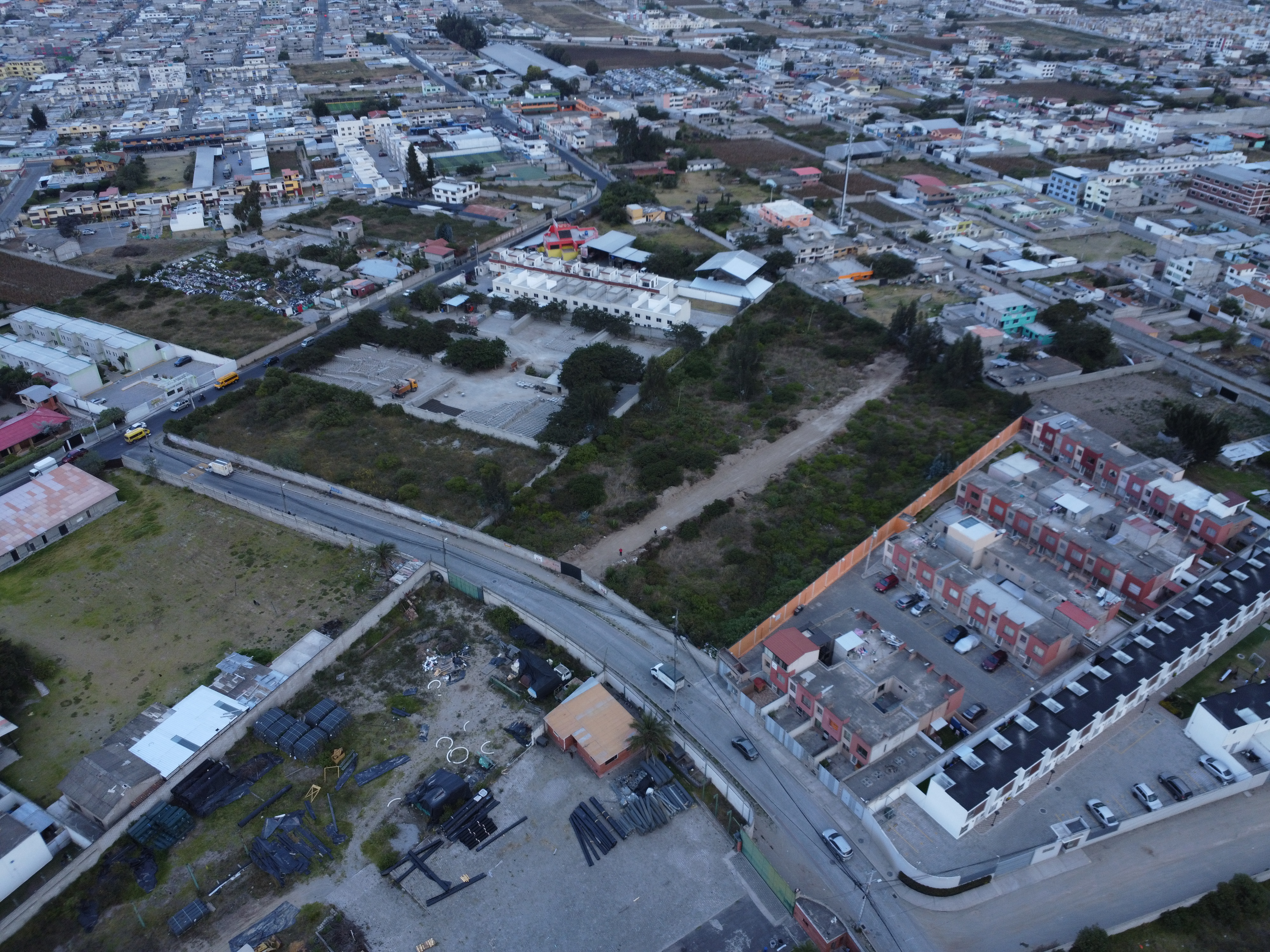  Terreno Plano de 4152 m2, en Venta, en Calderón Marianitas ¡De OPORTUNIDAD!