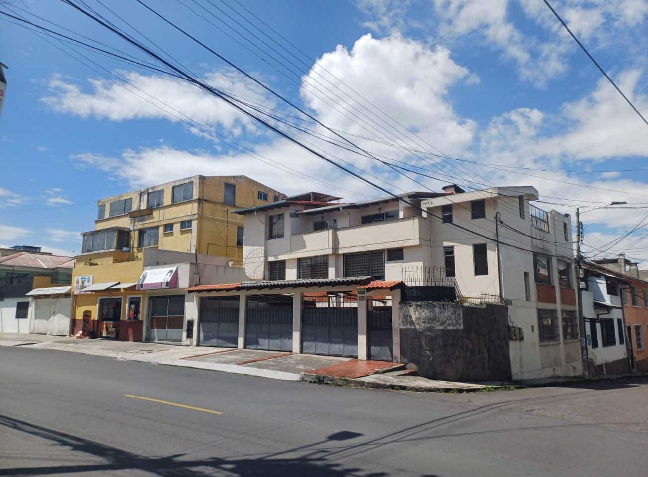 Departamento 143 m2 con Terraza y Parqueadero, en venta, Sector Parque Italia y Seminario Mayor.