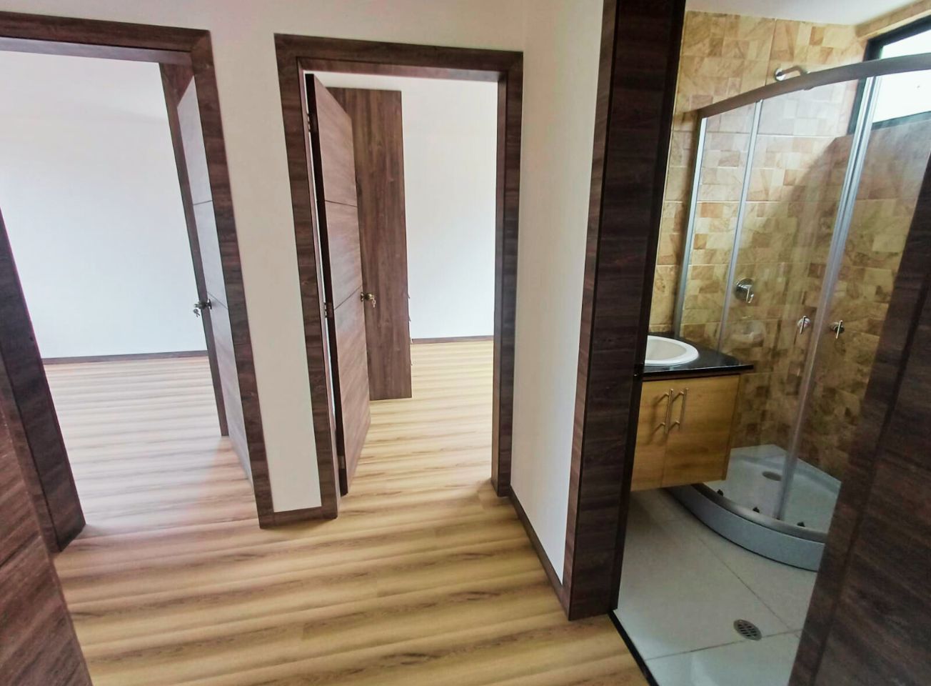 Hermosa Casa 97 m2, en Venta, POR ESTRENAR, con 3 Dormitorios, en Conjunto Exclusivo en Calderón.