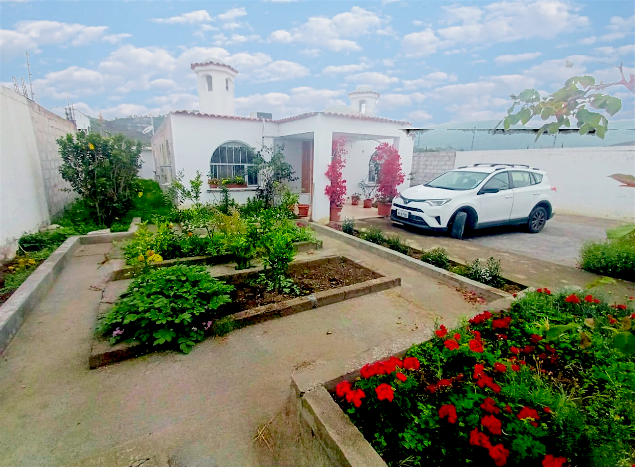 Casa de Una Planta de 162 m2, Independiente, con Terreno de 450 m2, en Venta, Dentro de Guayllabamba.