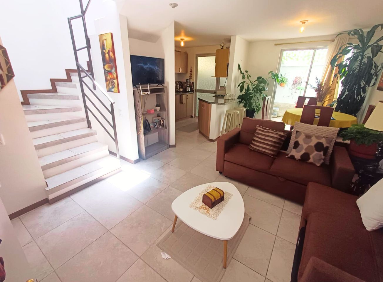 Hermosa Casa de 3 Dormitorios, 93 m2 Totales, en Conjunto Exclusivo en Calderón.