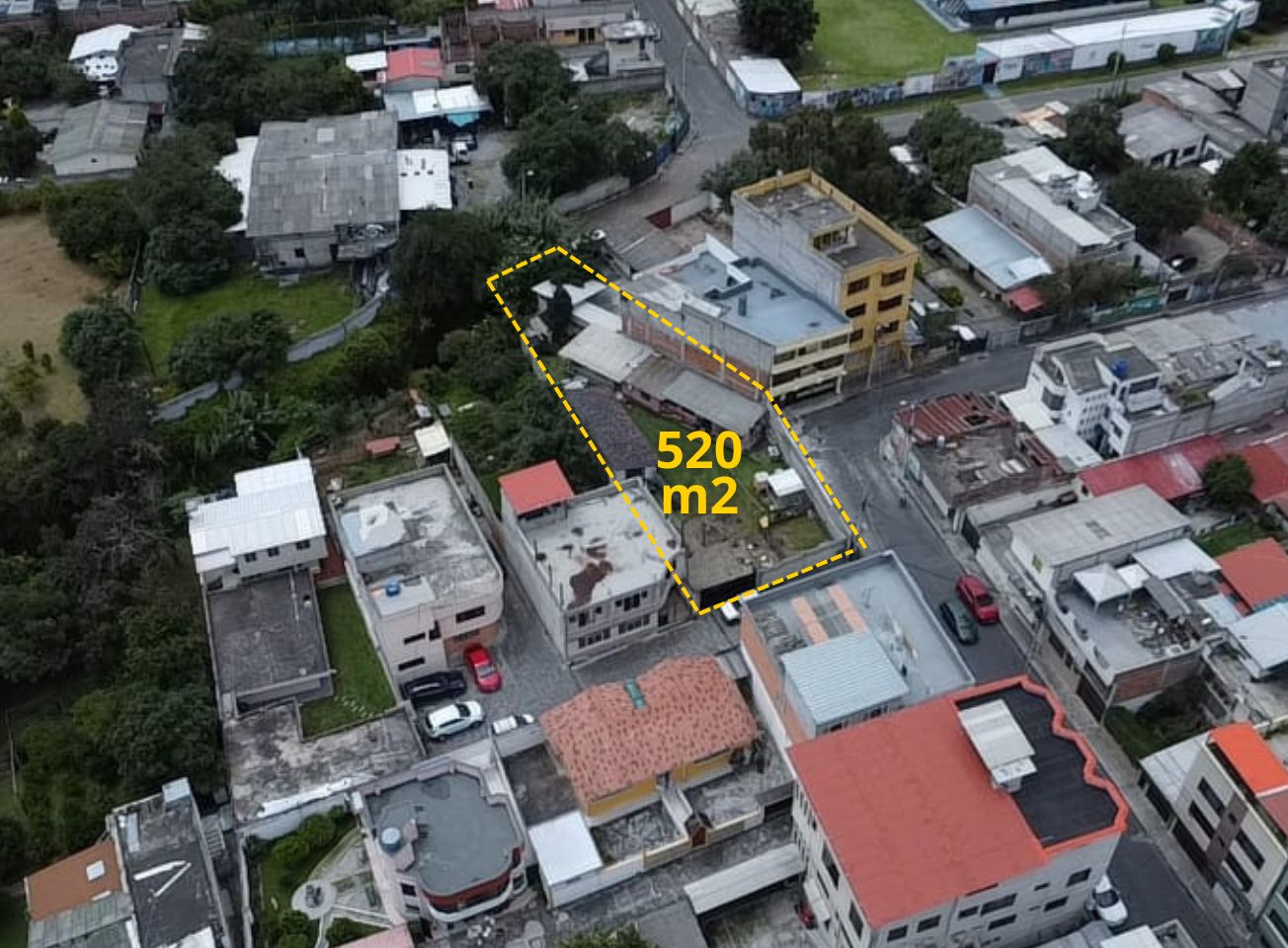 Casa con Terreno en Tumbaco Céntrico, de 520 m2, a dos cuadras de la Plaza Central de Tumbaco.