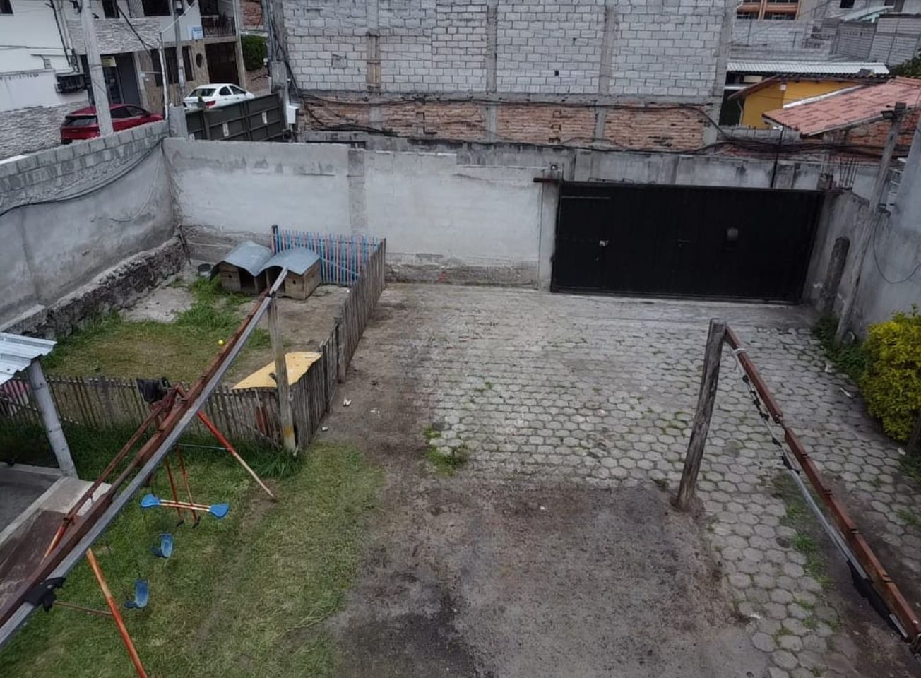 Casa con Terreno en Tumbaco Céntrico, de 520 m2, a dos cuadras de la Plaza Central de Tumbaco.