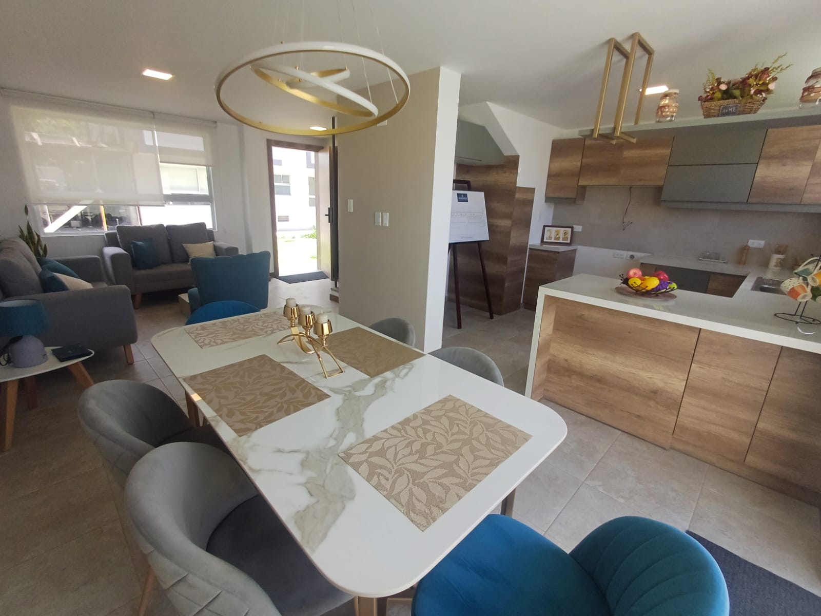 Hermosa Casa 97 m2, en Venta, POR ESTRENAR, con 3 Dormitorios, Parqueadero y Terraza, en Conjunto Exclusivo en Calderón.