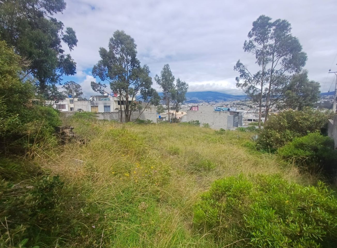 Terreno de 614 m2, en Calderón, Sector Colegio Municipal del Milenio