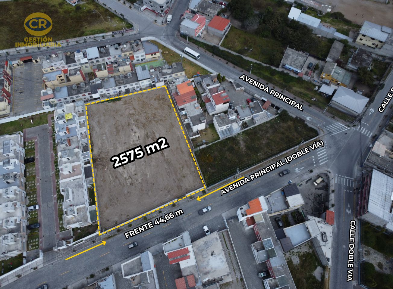 Terreno de 2575 m2 en Calderón, Calle Principal, Sector Comercial.