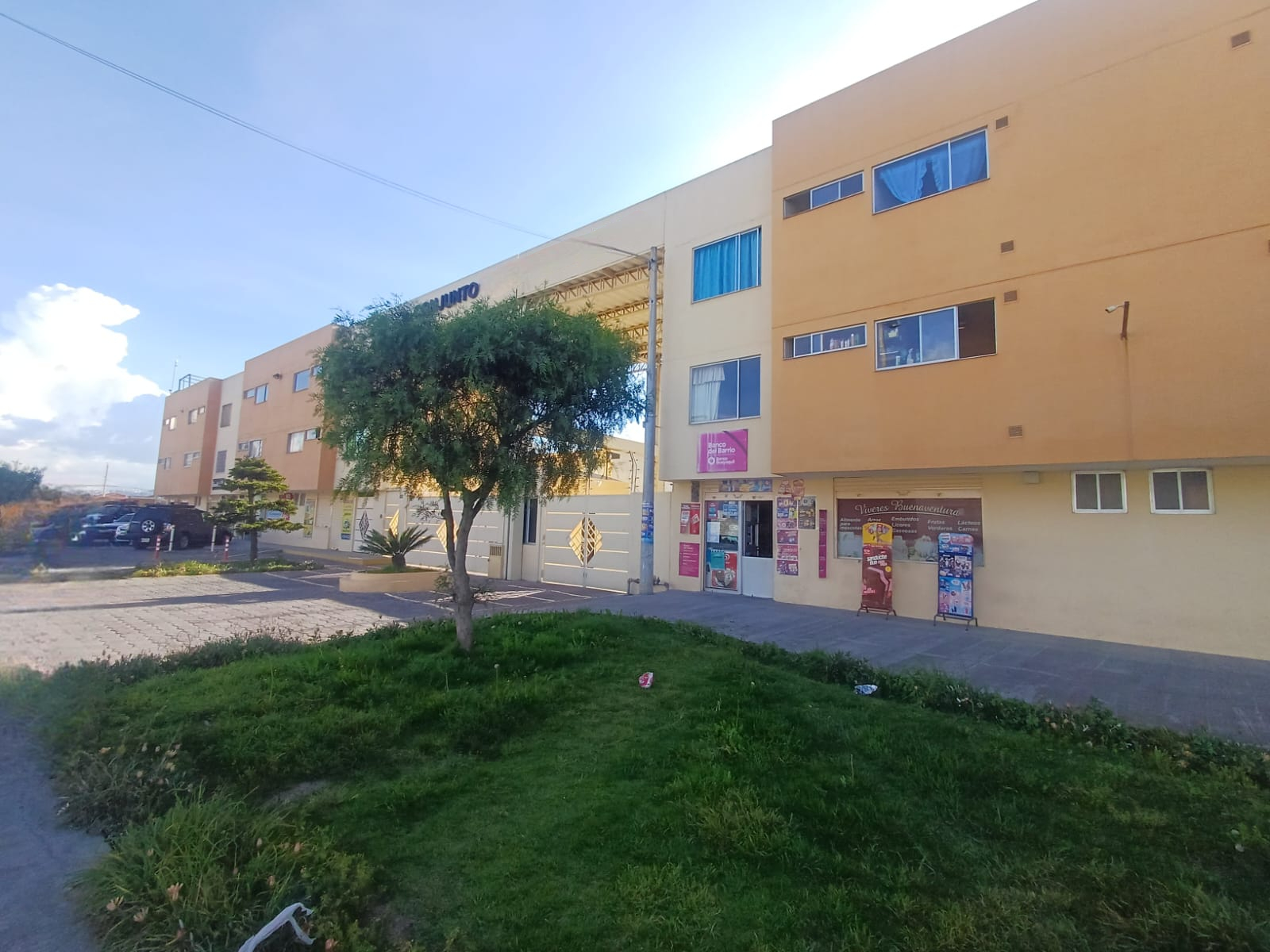 Local Comercial de 45,13 m2 en Venta, en Calderón Marianitas, en Calle Principal