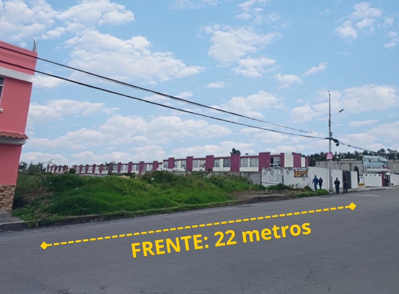 Terreno 2630 m2 en Calderón, Sector Comercial, En Calle Principal