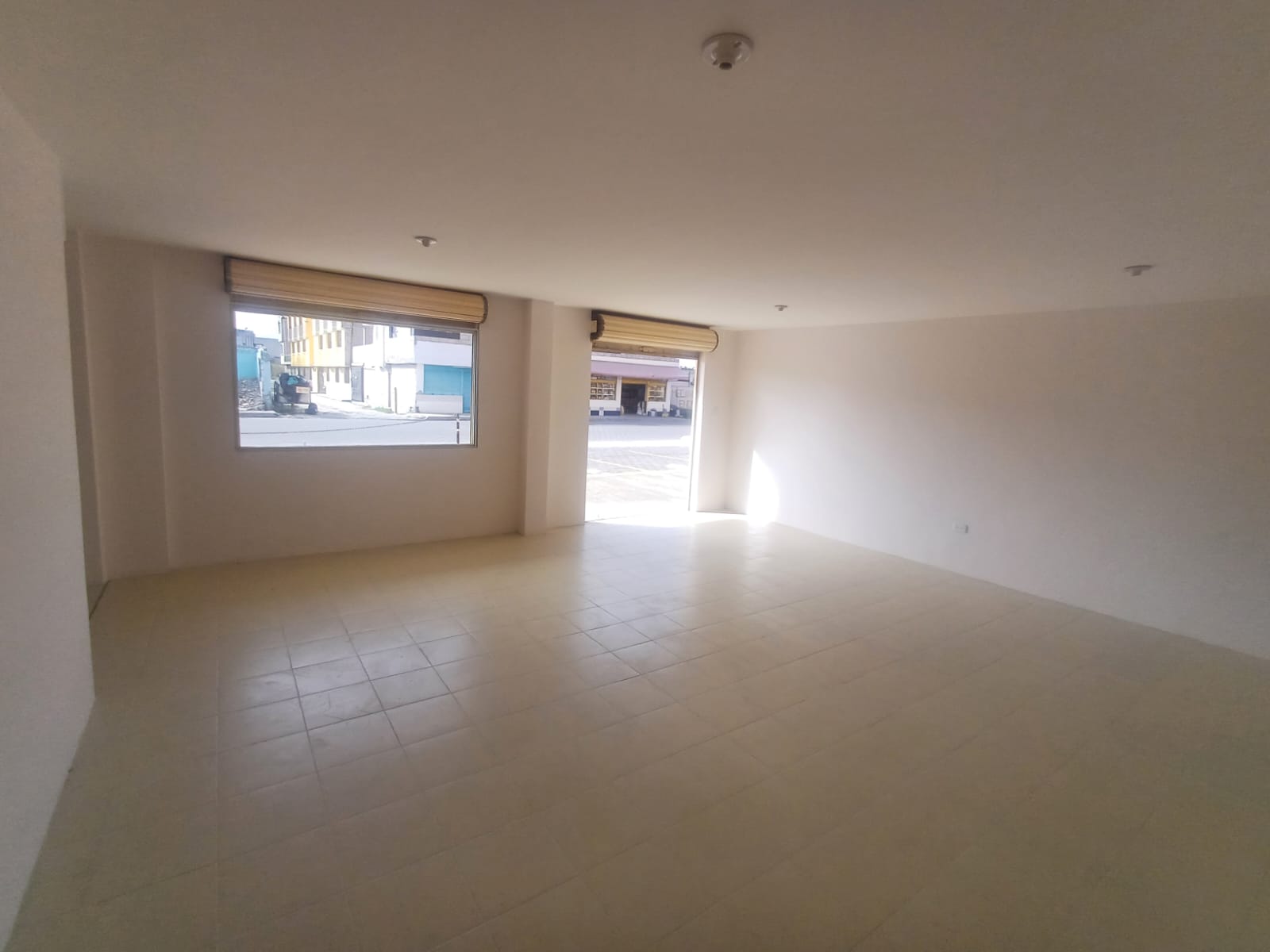 Local Comercial de 45,13 m2 en Venta, en Calderón Marianitas, en Calle Principal