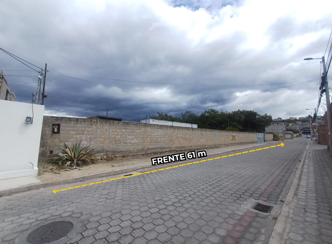 Terreno Plano de 4521 m² y 61 metros de Frente, en Calderón.
