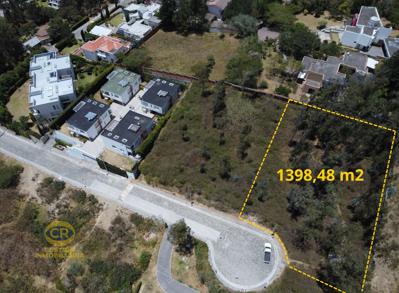 Exclusivo Terreno en Nayón de 1398 m2 en Nayón, en Conjunto Residencial a 5 minutos del Parque Central.