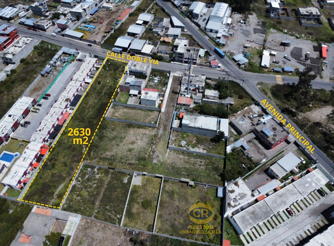 Terreno 2630 m2 en Calderón, Sector Comercial, En Calle Principal