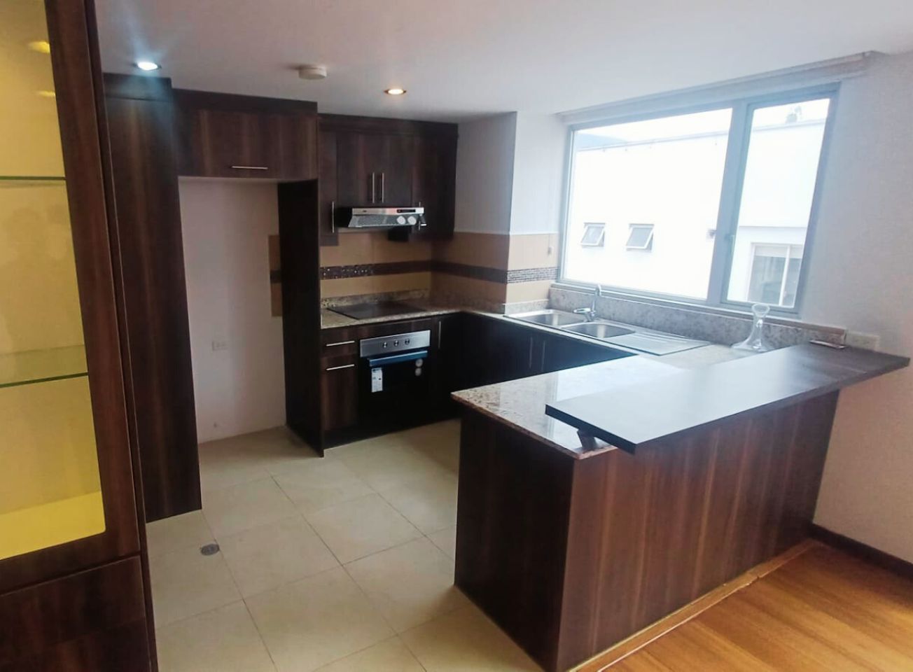 Amplio Departamento 157 m2 en Ponceano alto con 3 Dormitorios, 2 Parqueaderos y Bodega