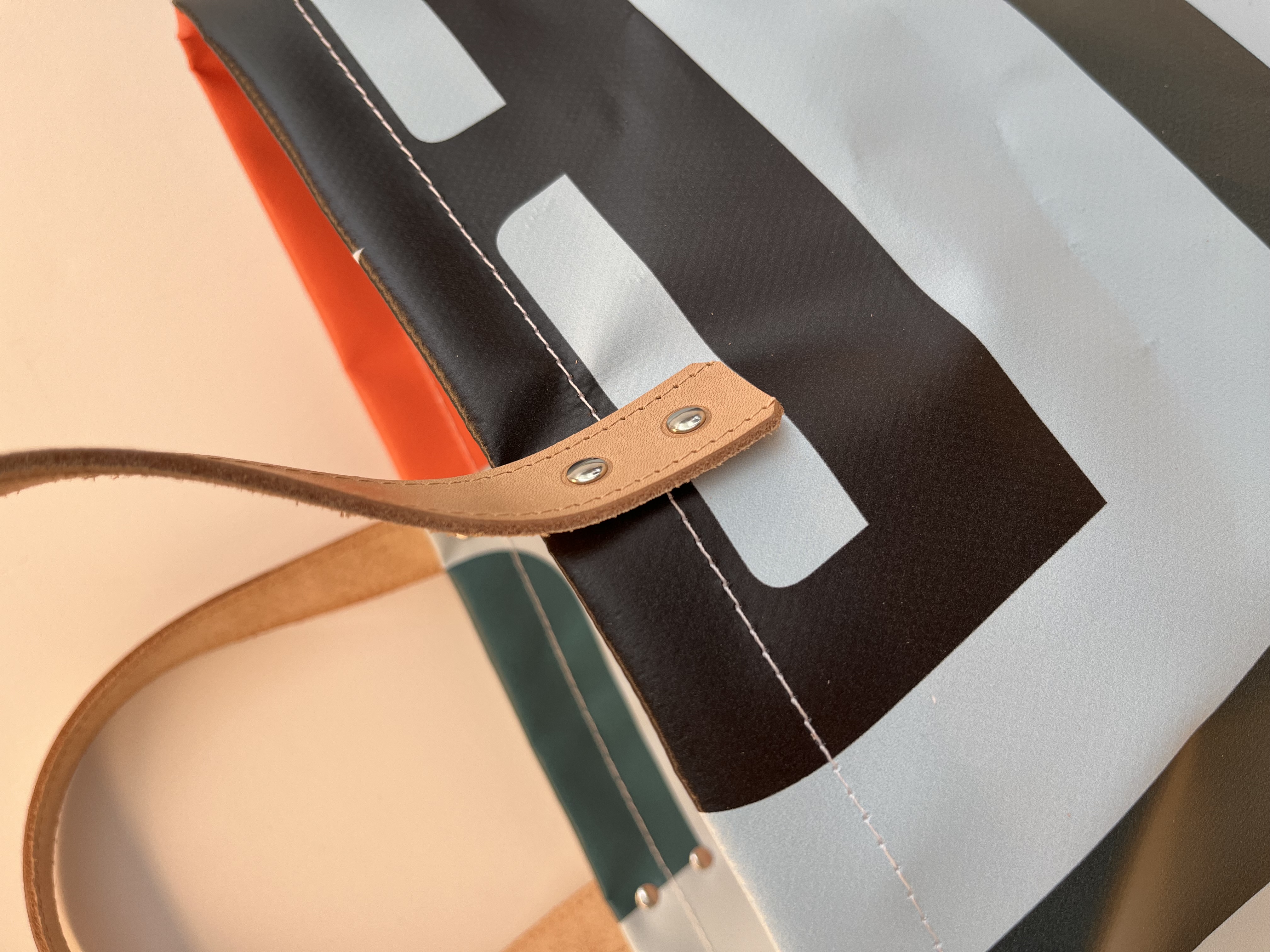 Shopper | Benefietconcert Student Doet