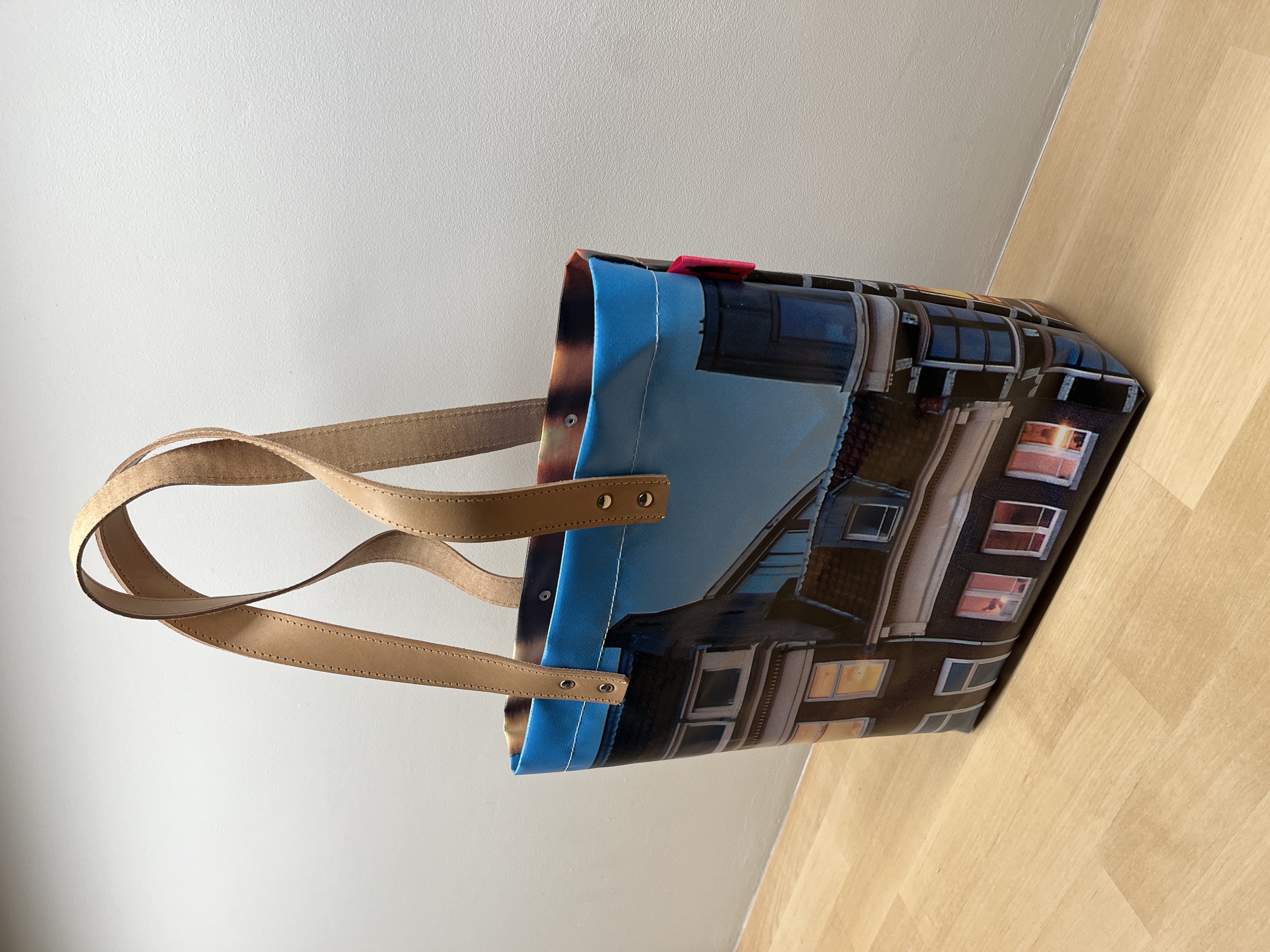 Shopper medium | Amsterdam naast Warmoesstraat 16
