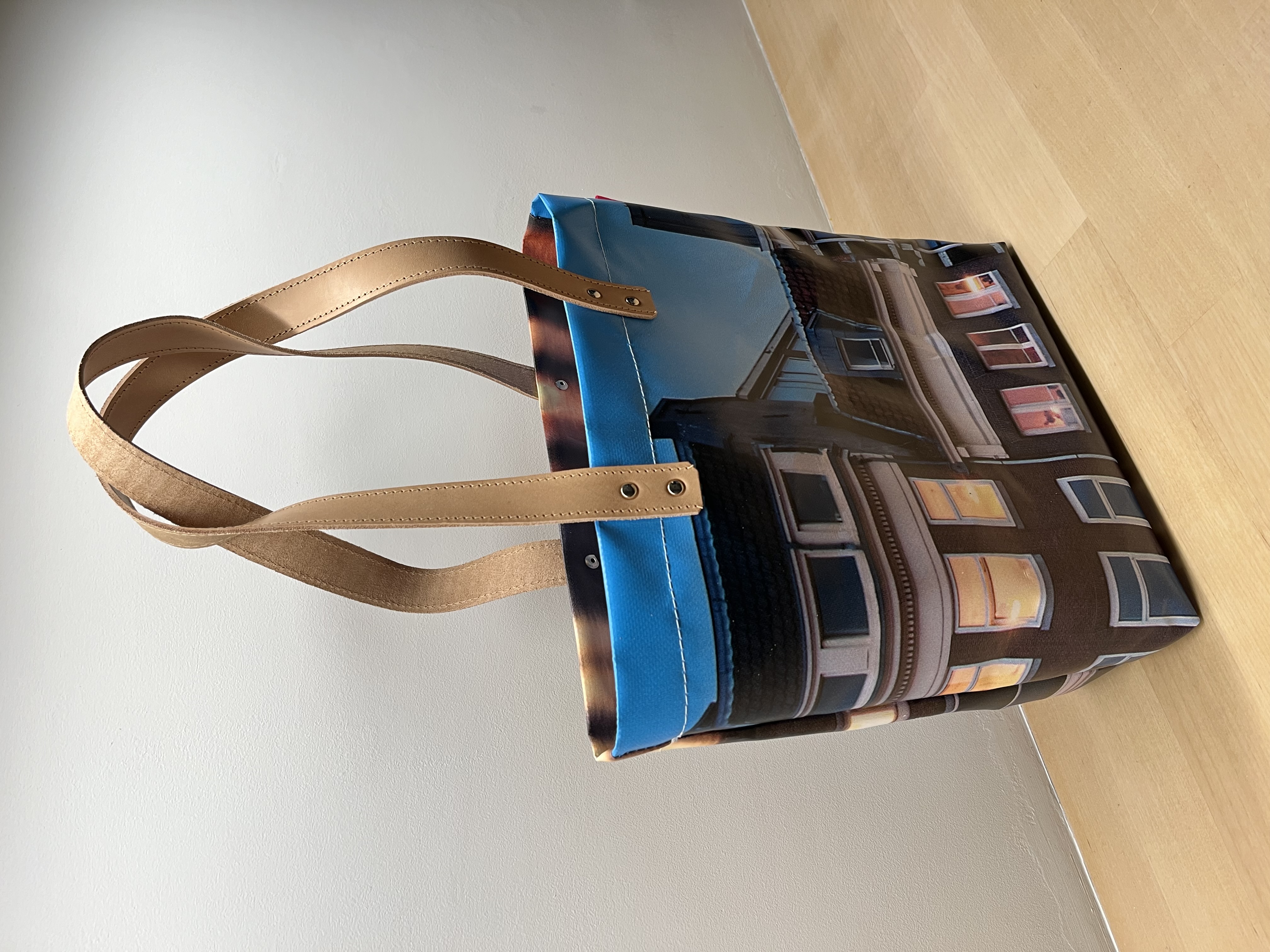Shopper medium | Amsterdam naast Warmoesstraat 16
