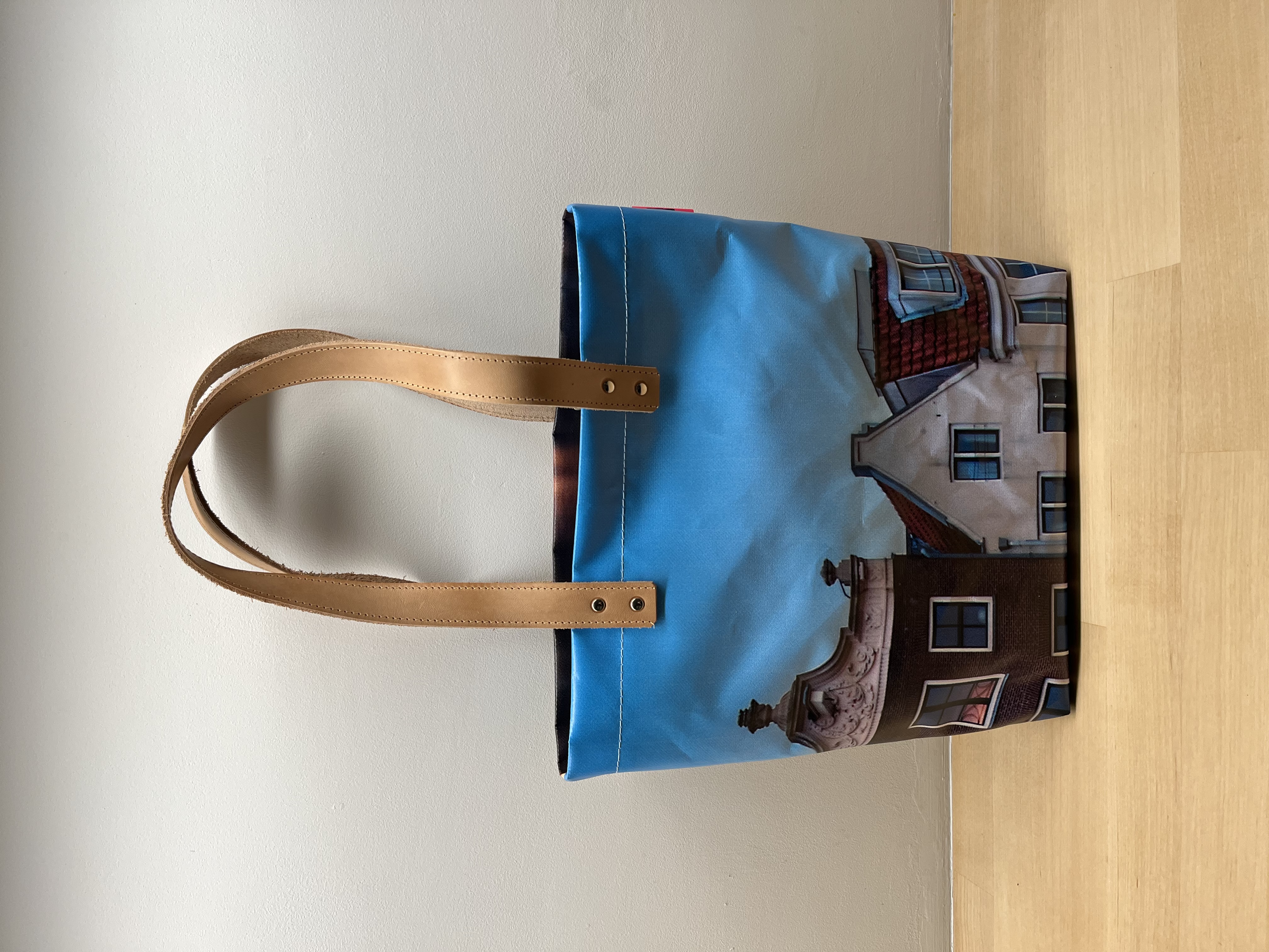 Shopper medium | Amsterdam vlakbij Warmoesstraat 16