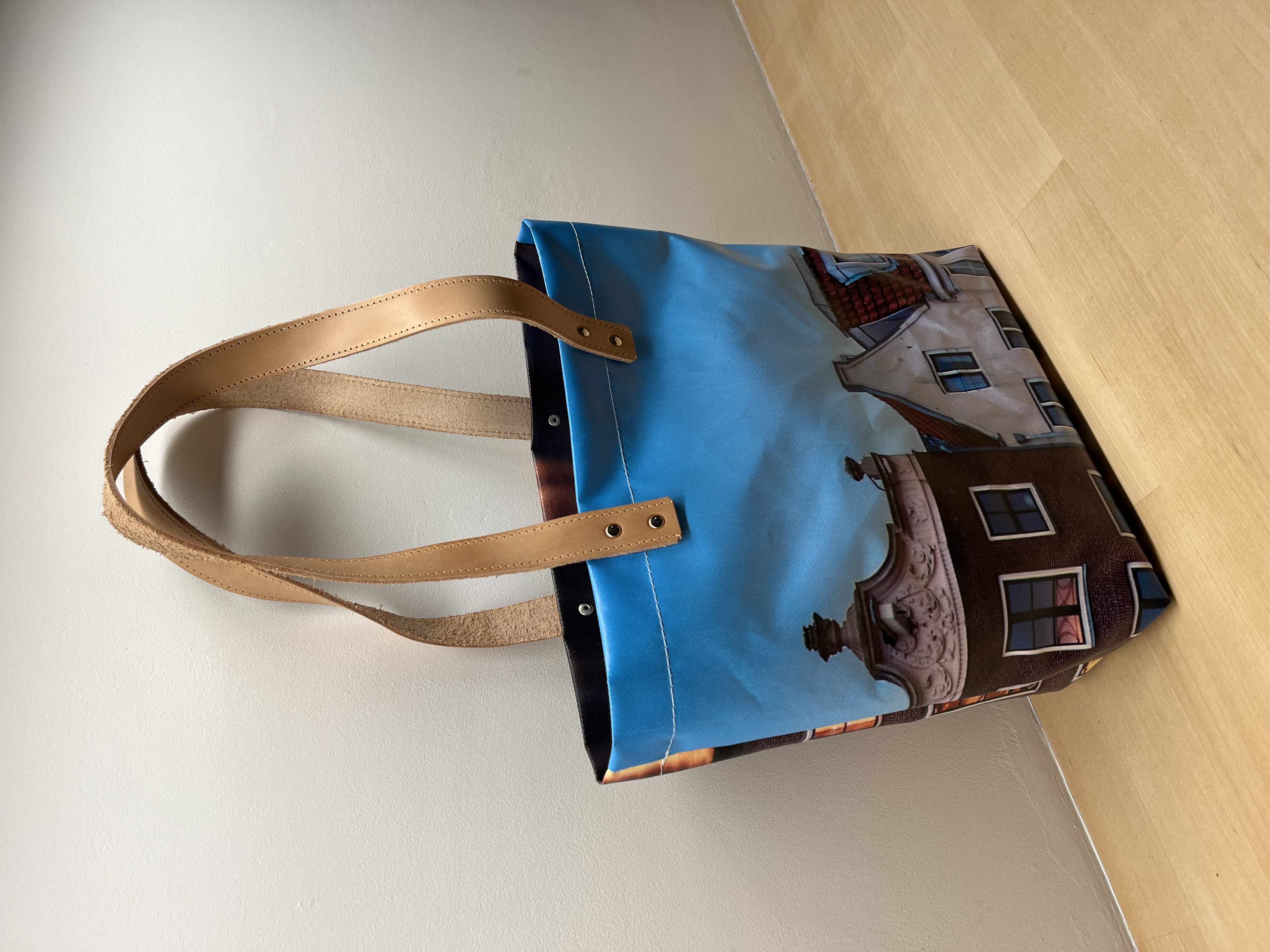 Shopper medium | Amsterdam vlakbij Warmoesstraat 16