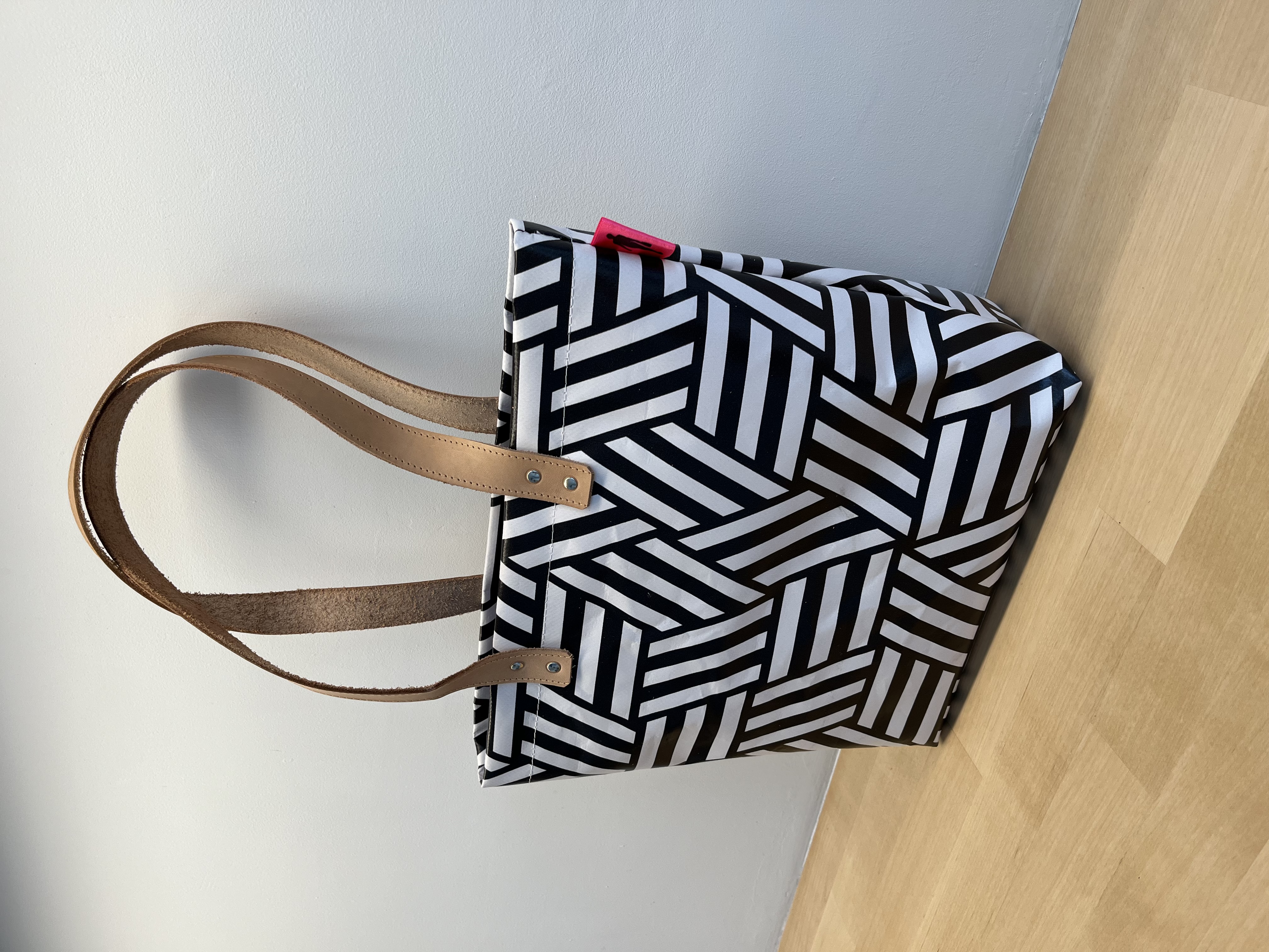 Shopper medium | Black and White