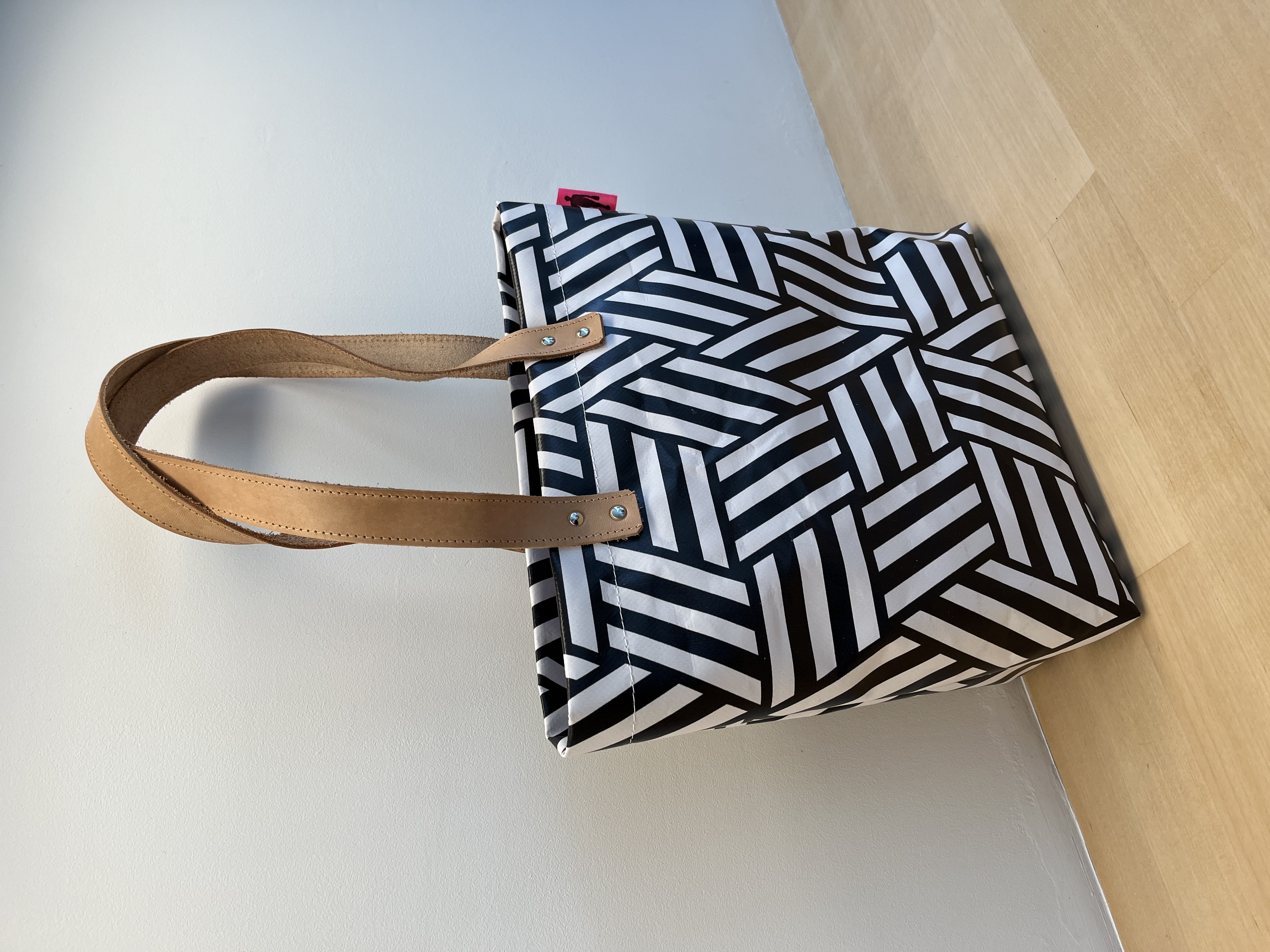 Shopper medium | Black and White