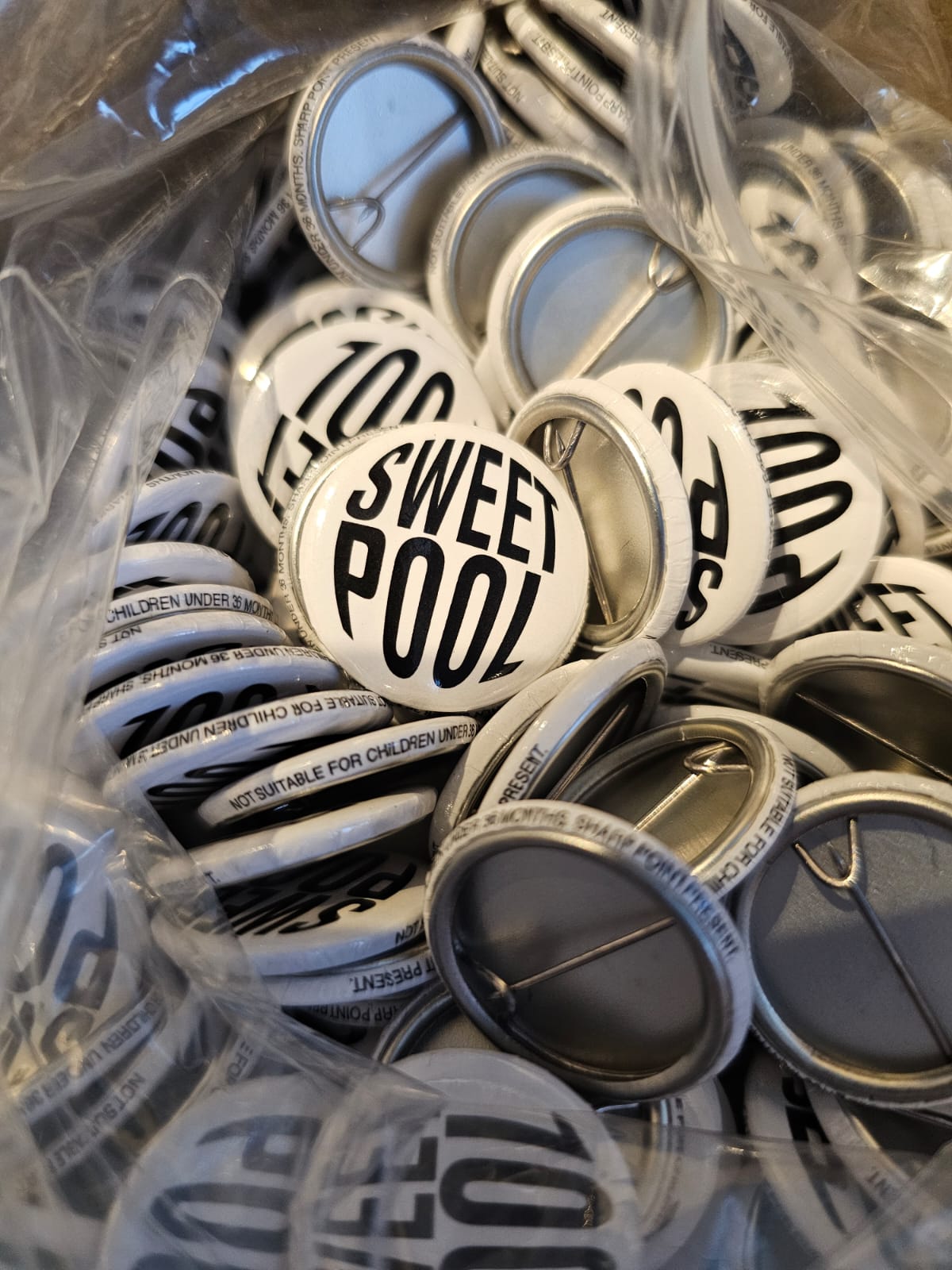 BUTTON BADGE
