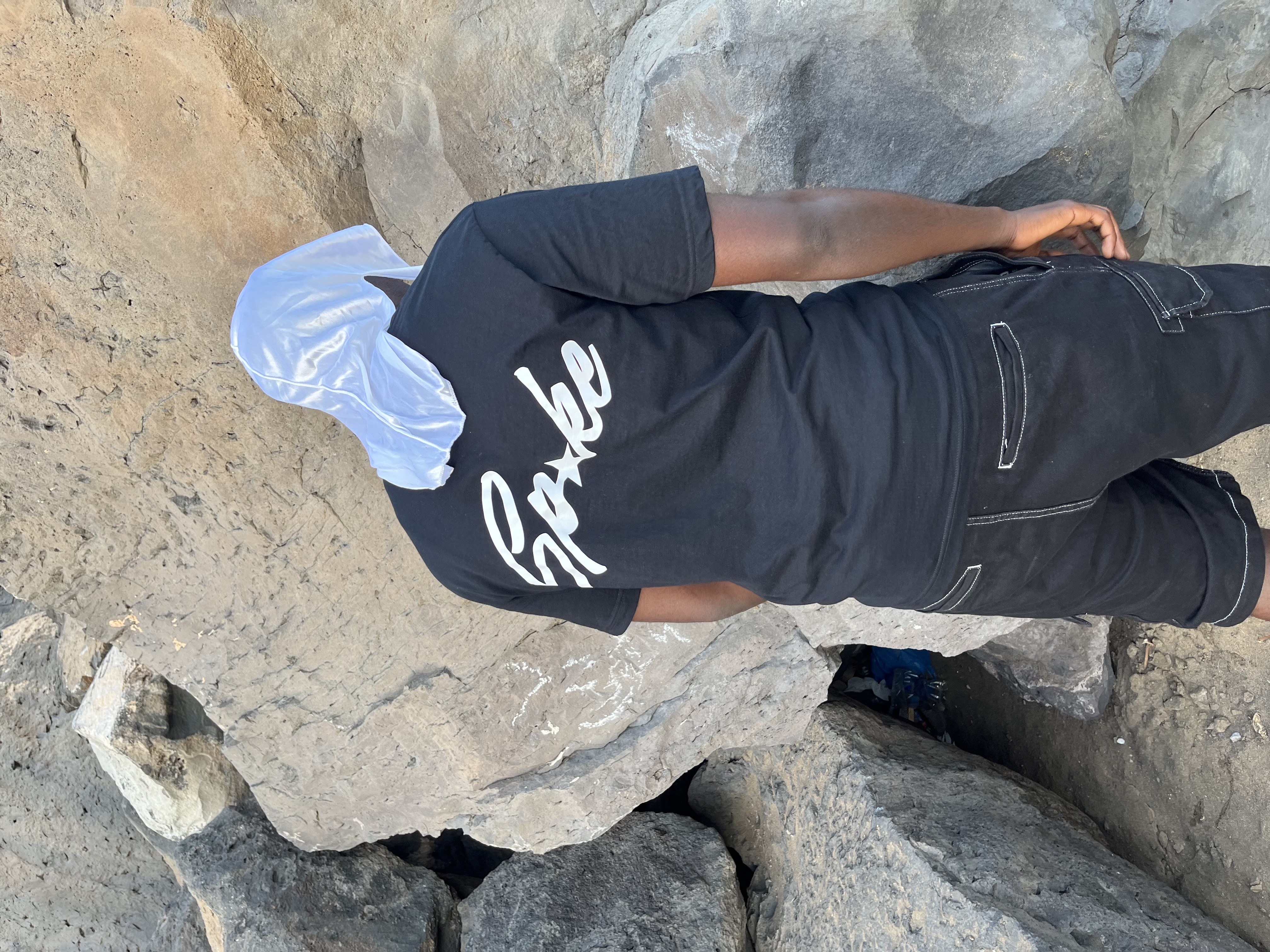 SPAKE SIGNATURE BLACK TEE