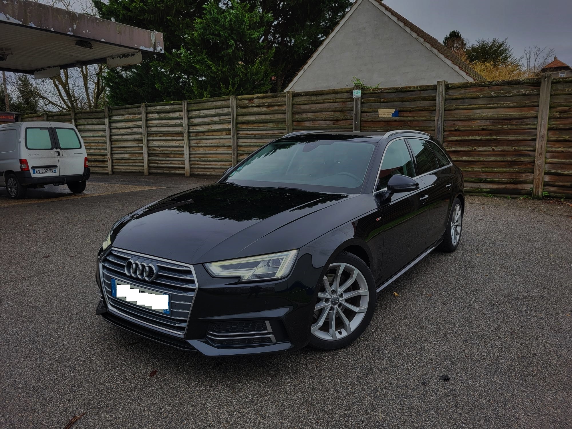 AUDI A4