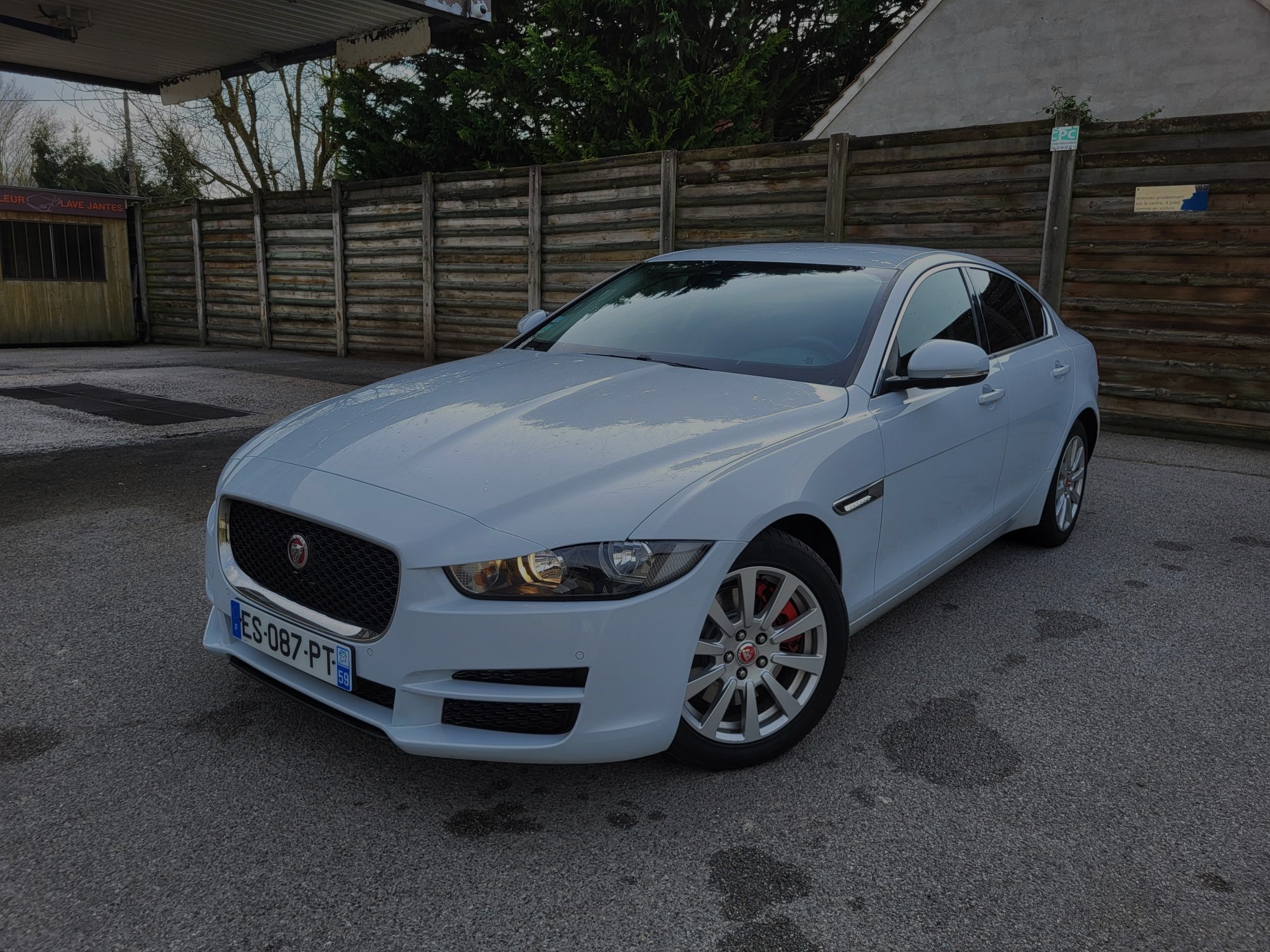 Jaguar XE 2.0d180 AWD