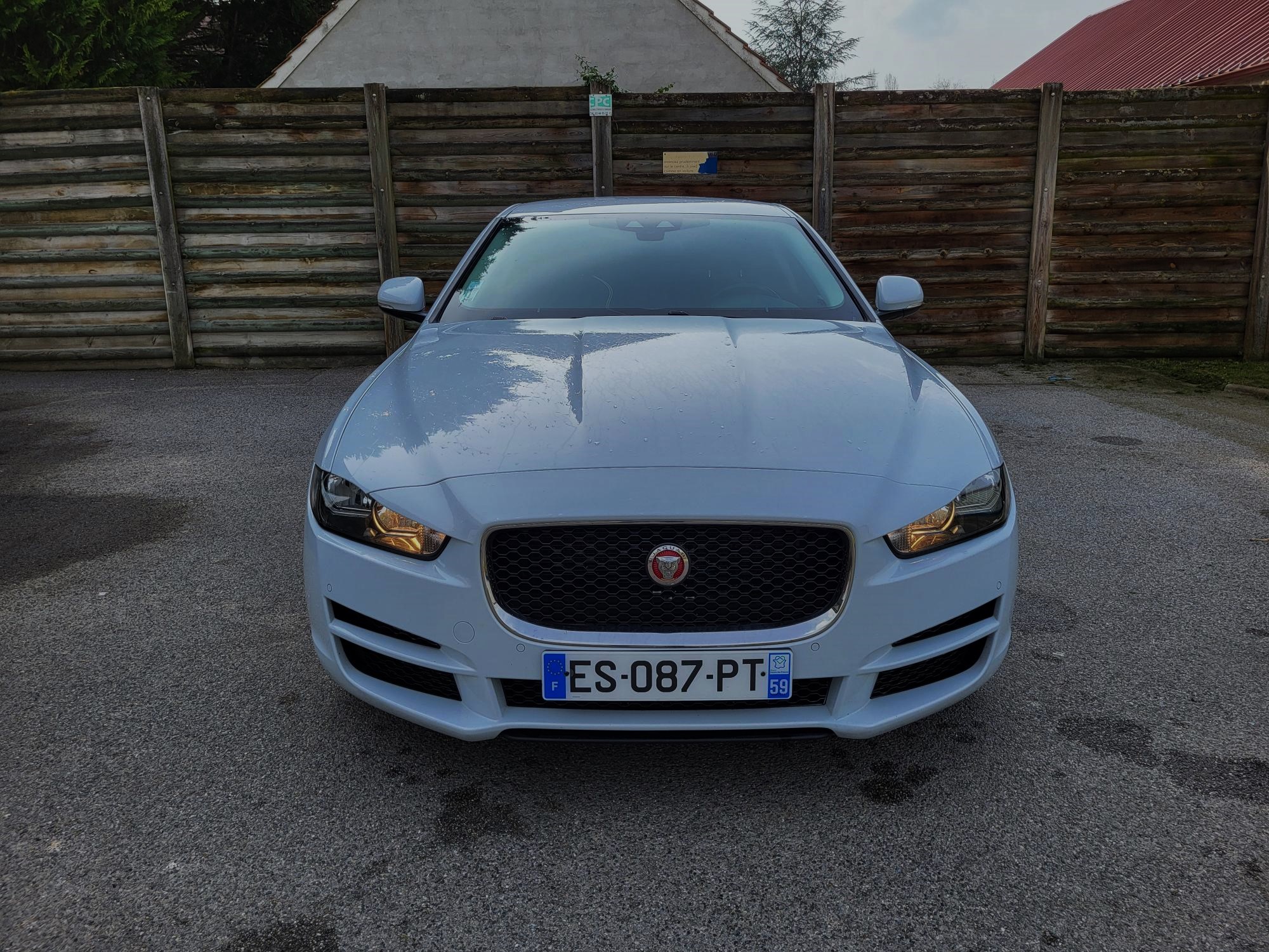 Jaguar XE 2.0d180 AWD