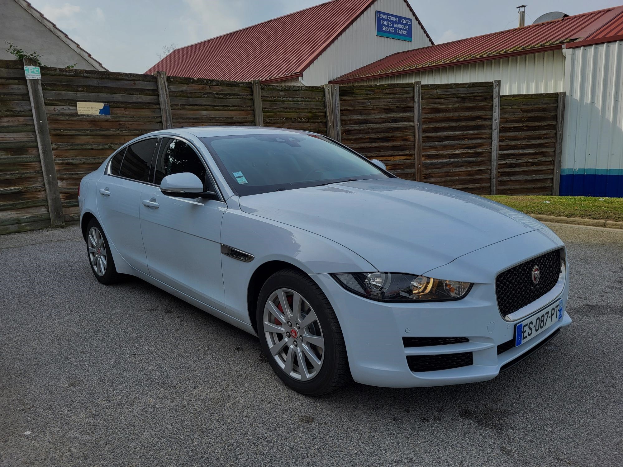 Jaguar XE 2.0d180 AWD