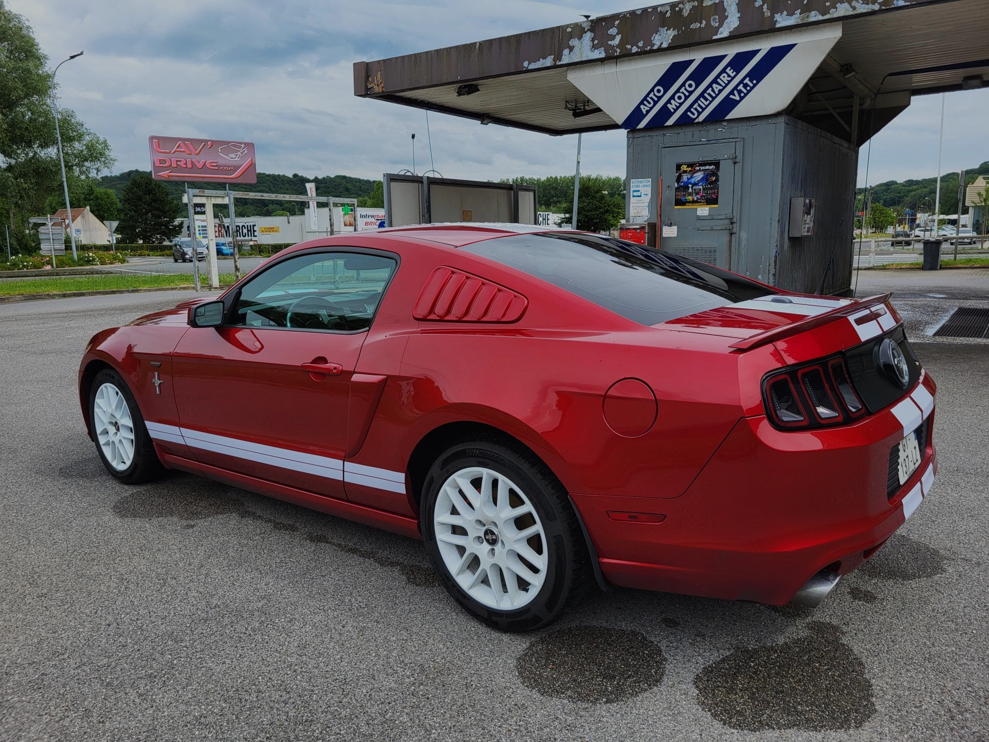 MUSTANG V6 305
