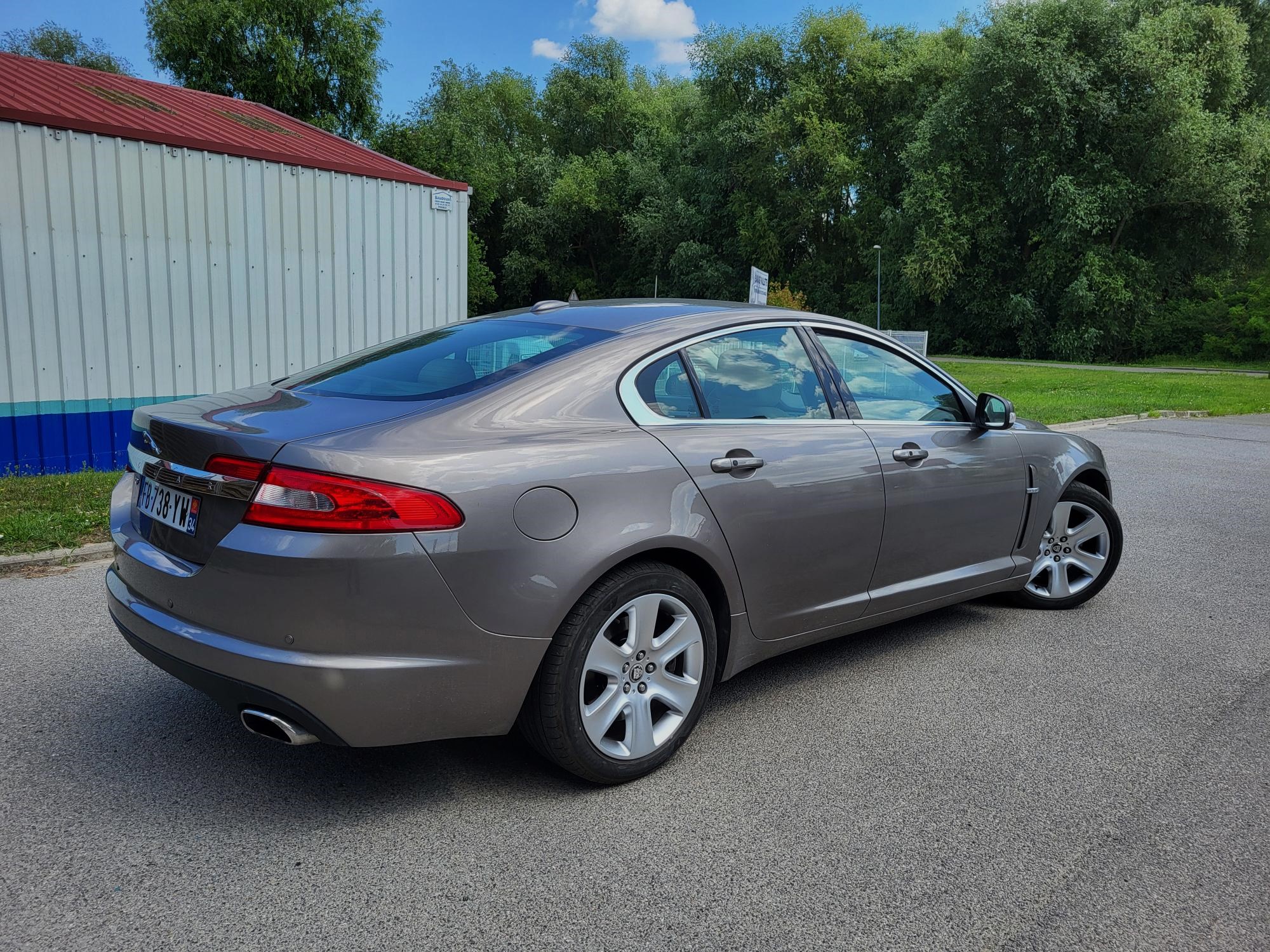 JAGUAR XF 4.2 V8 300 LUXE PREMIUM