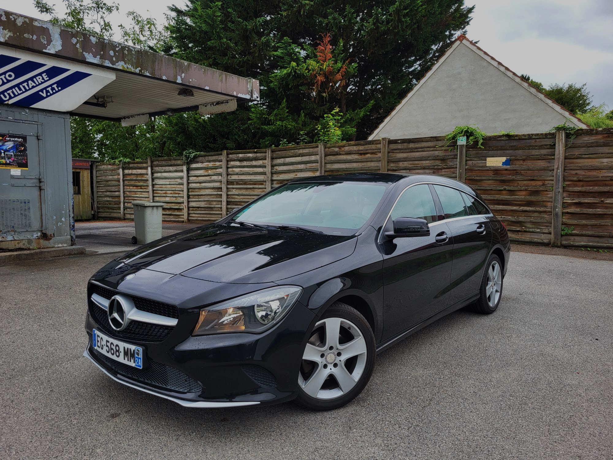 Mercedes-Benz CLA Shooting Brake 200d 136