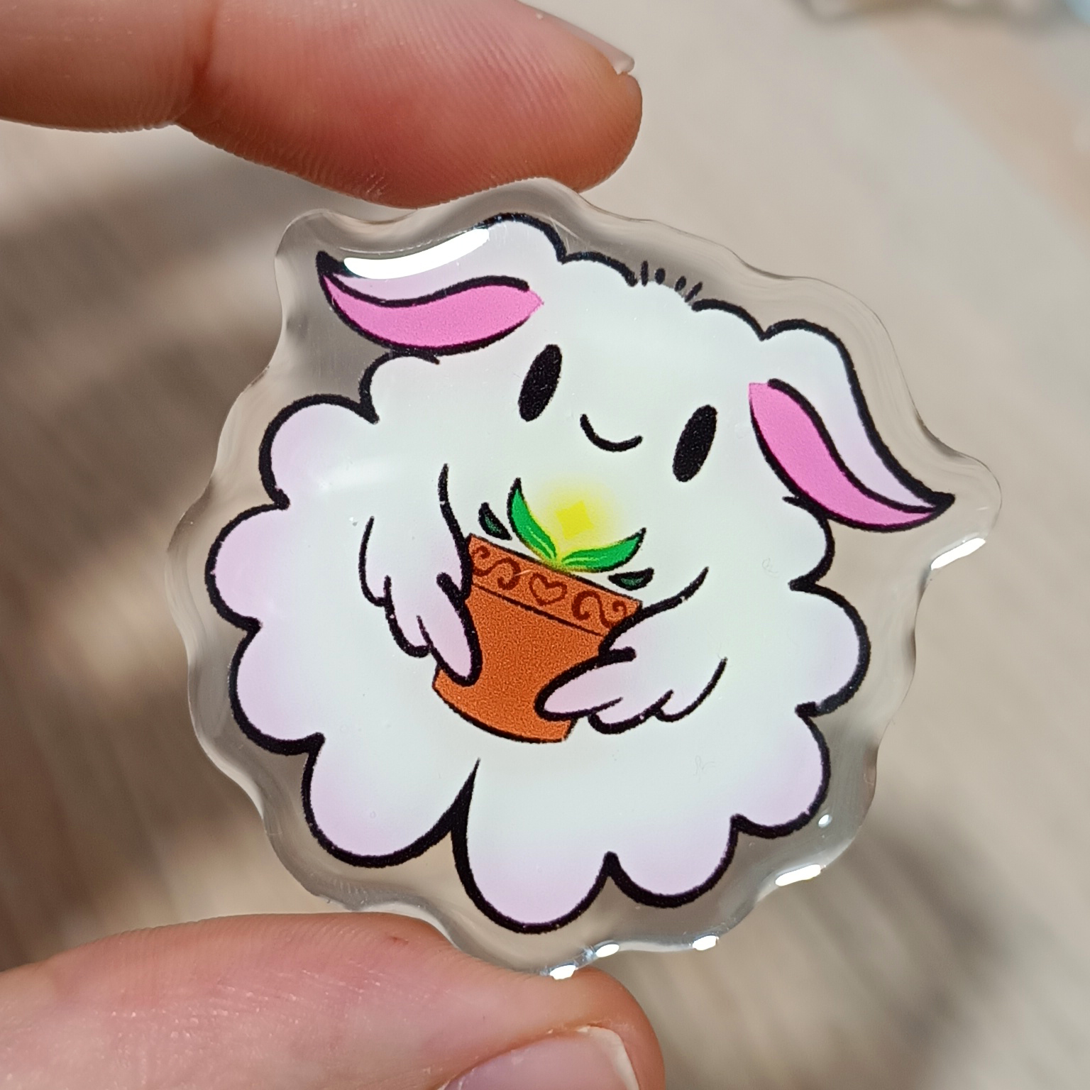 PIN LOVLY