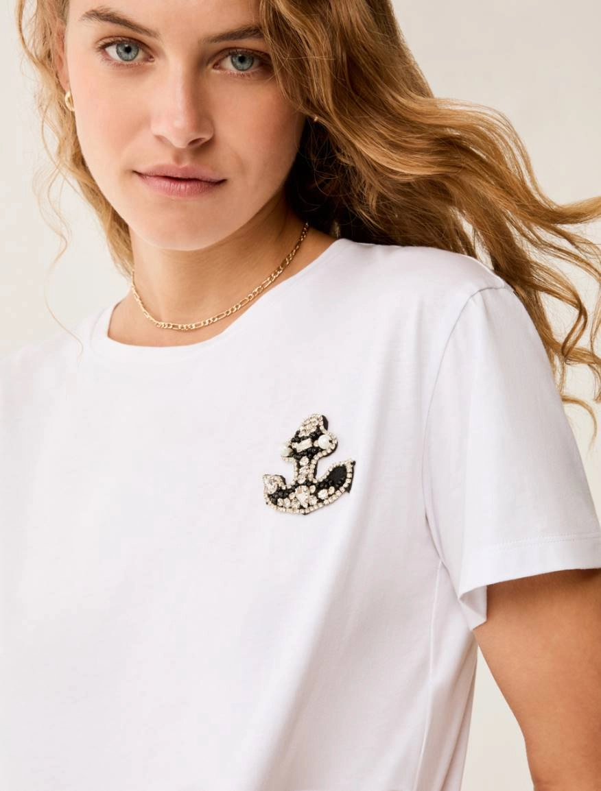 T-shirt con stampa e strass