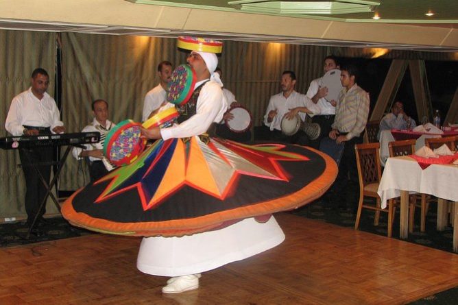 Mini cruzeiro no nilo com jantar e show