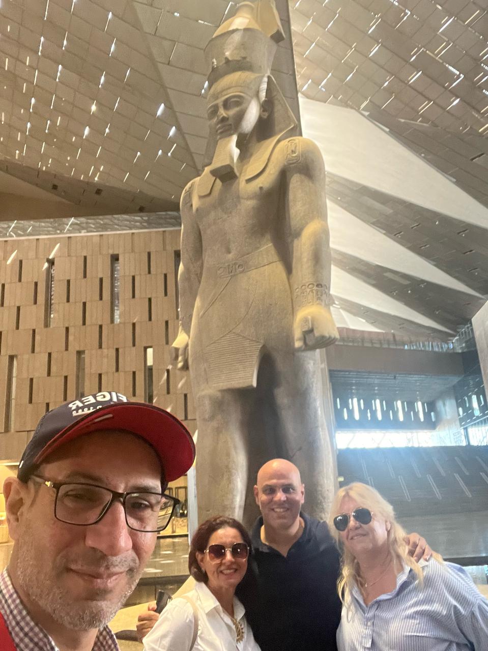 Tour às Pirâmides de Gizé e Grande Museu Egípcio (GEM)