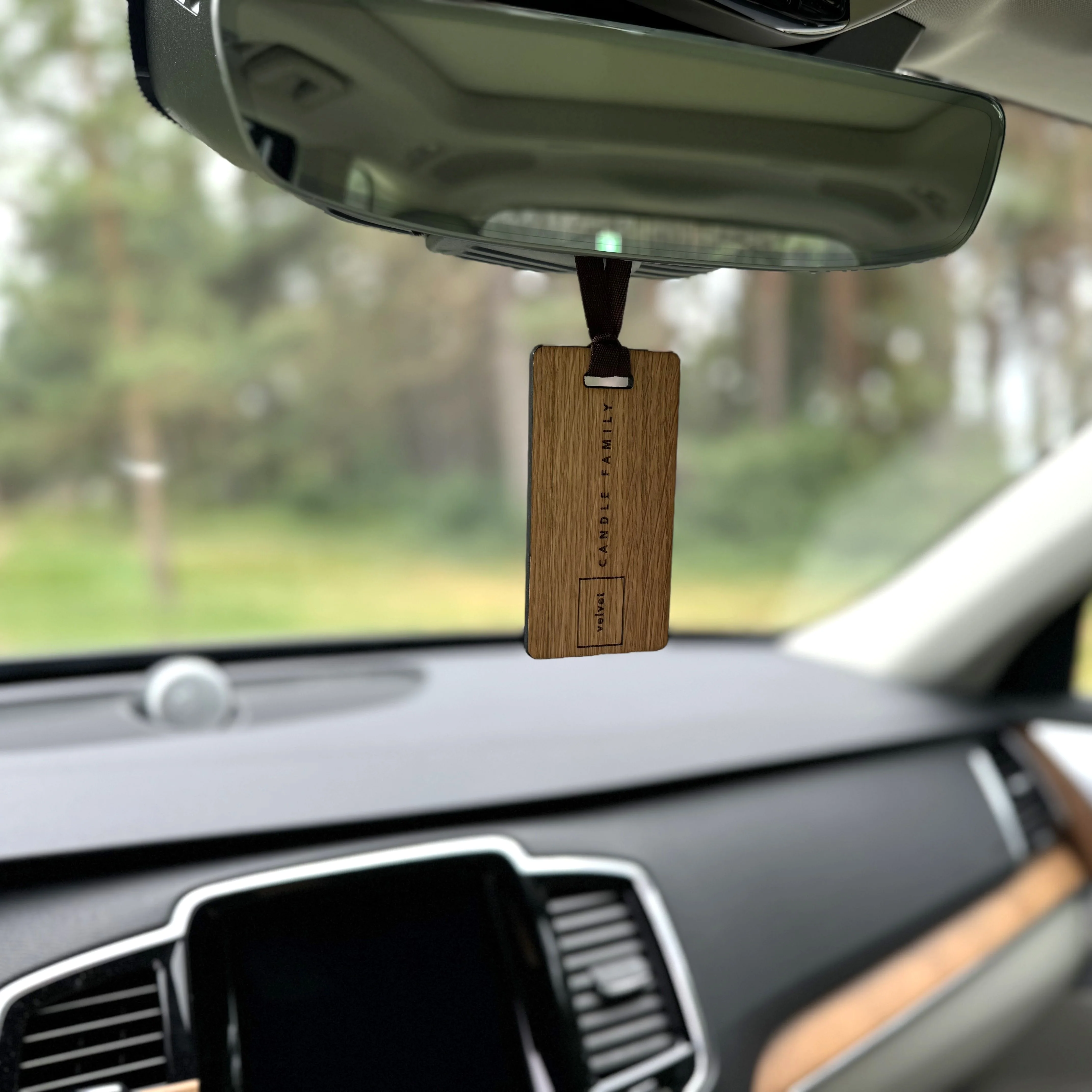 Ąžuolo lukšto pakabinama automobilio aromatinė kortelė