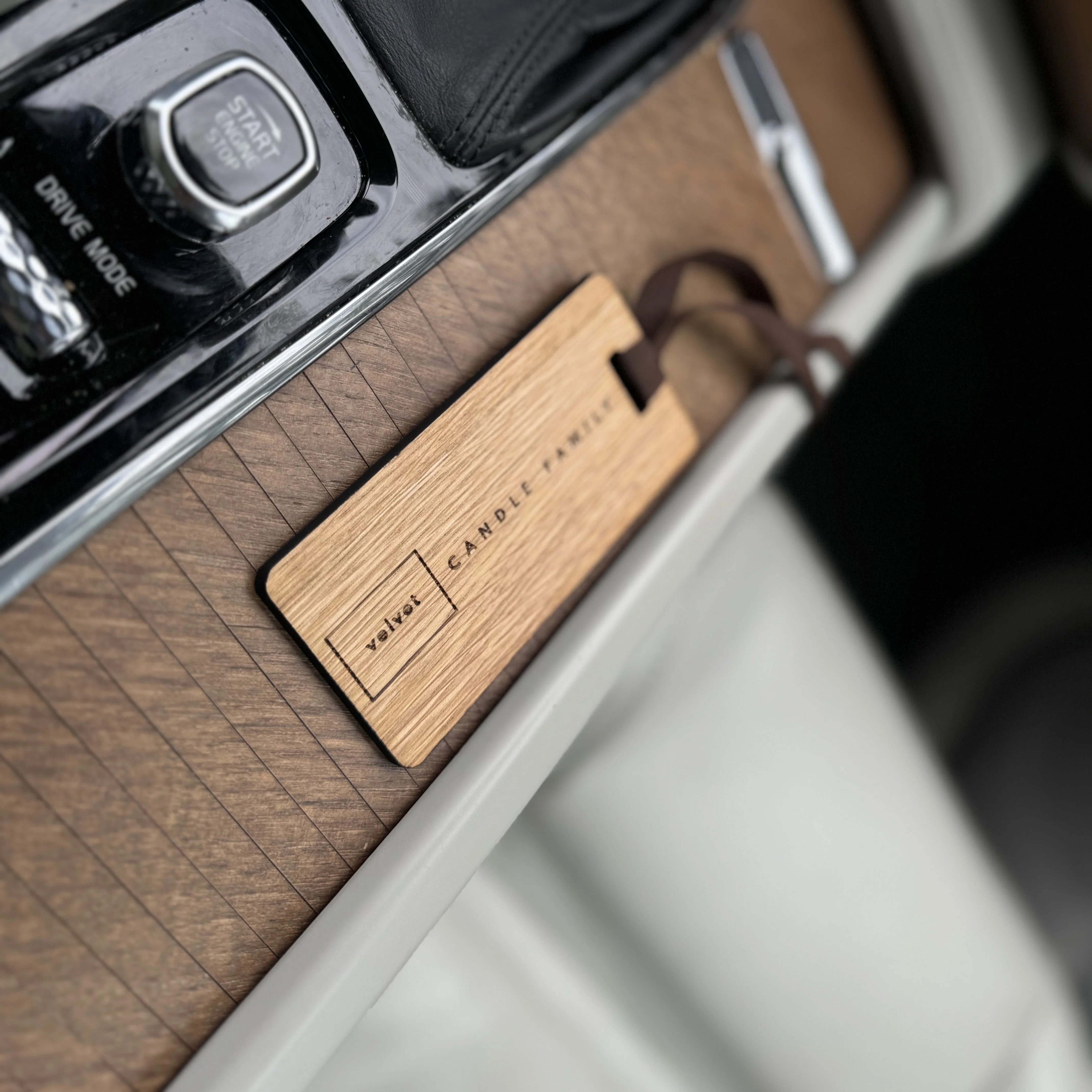 Ąžuolo lukšto pakabinama automobilio aromatinė kortelė