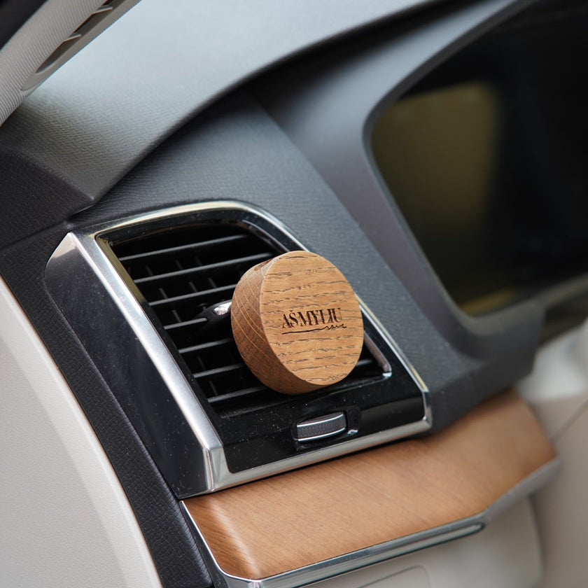 Automobilinio kvapo laikiklis su kvapo papildymu „Aš myliu save"
