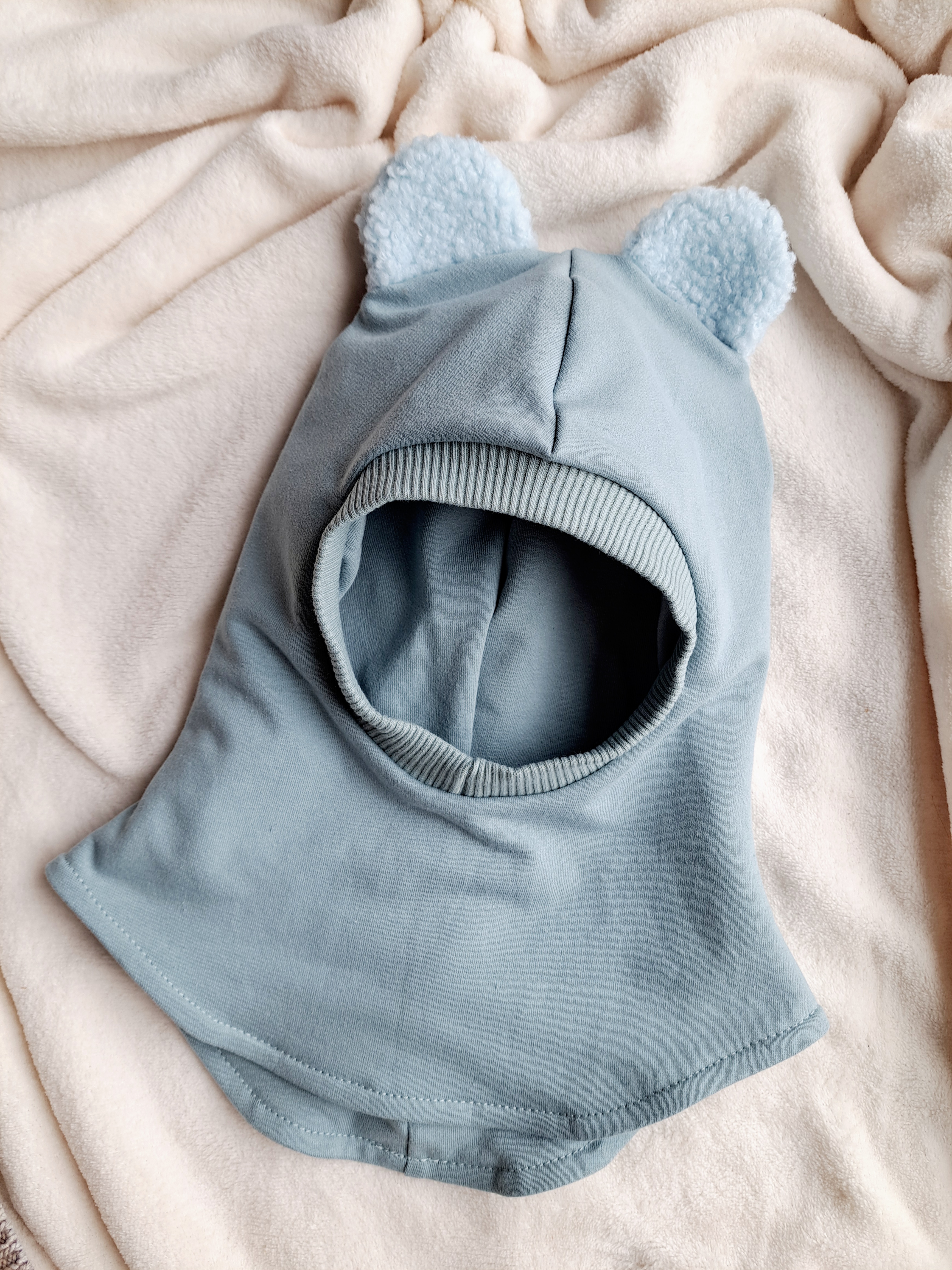 Mineral šalmukas su teddy ausytėmis