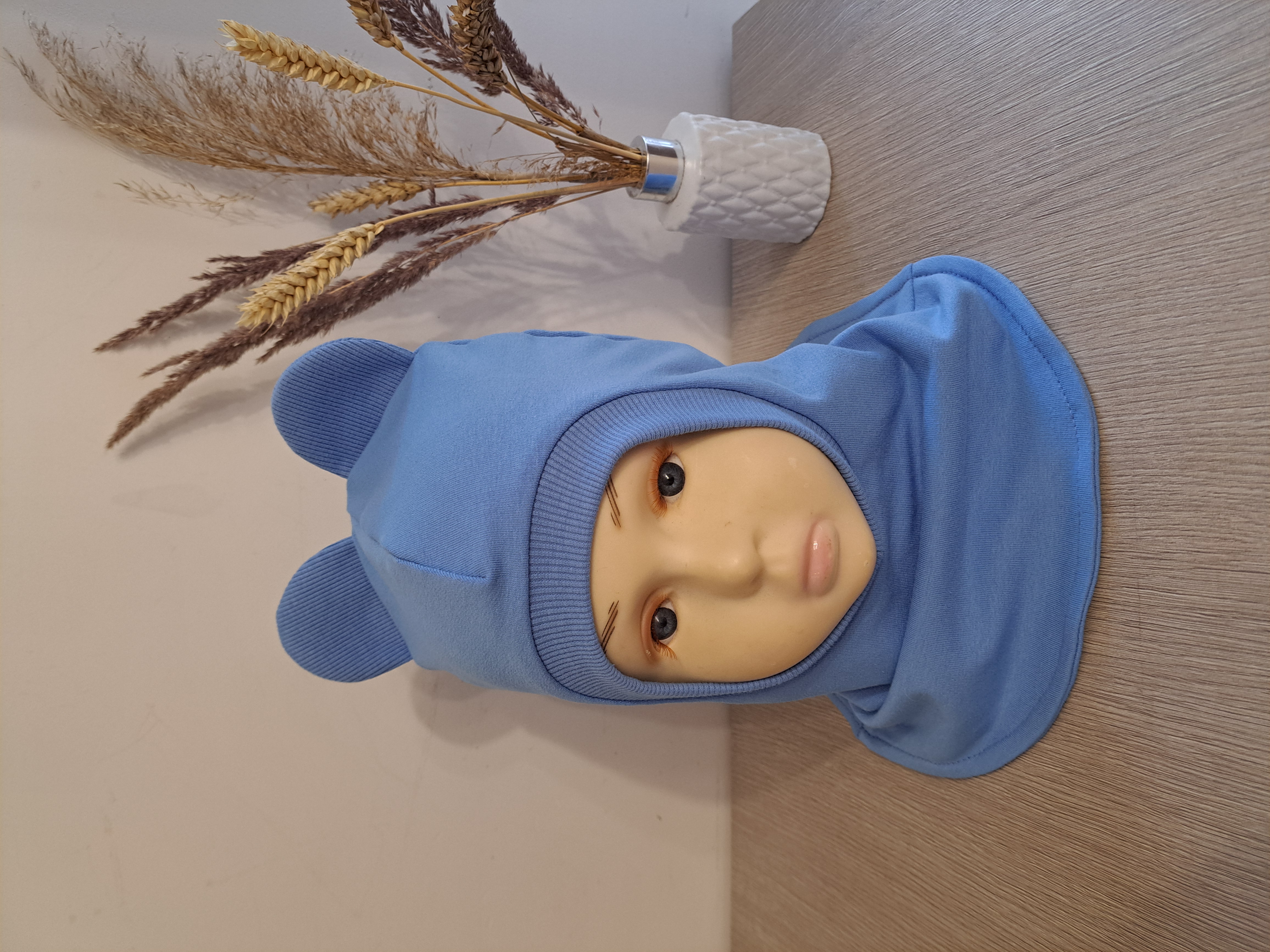 Žydras šalmukas su ausytėmis