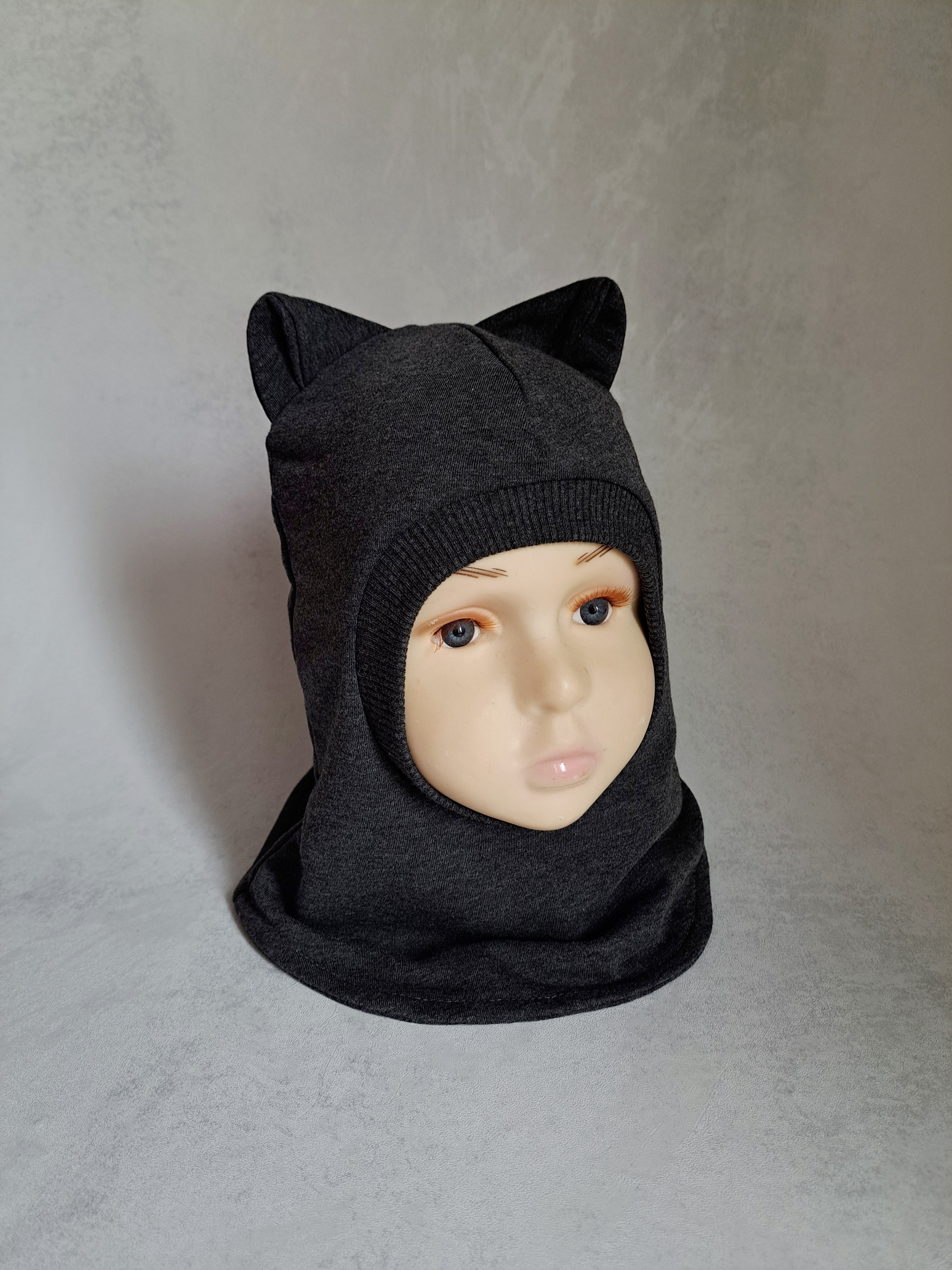 Tamsiai pilkas šalmukas su kačiuko ausytėmis