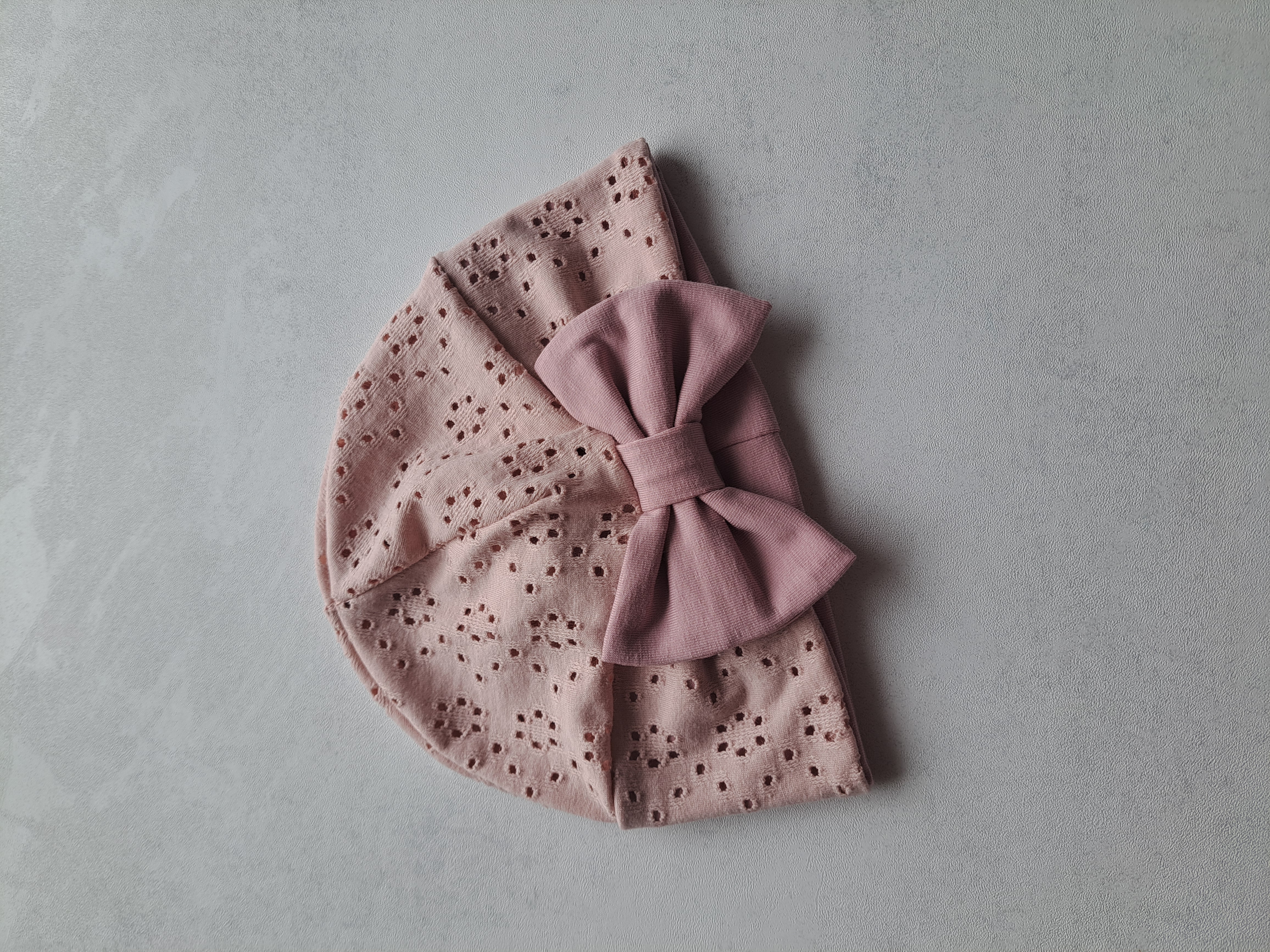 Pelenų rožės turbanas su kaspinu