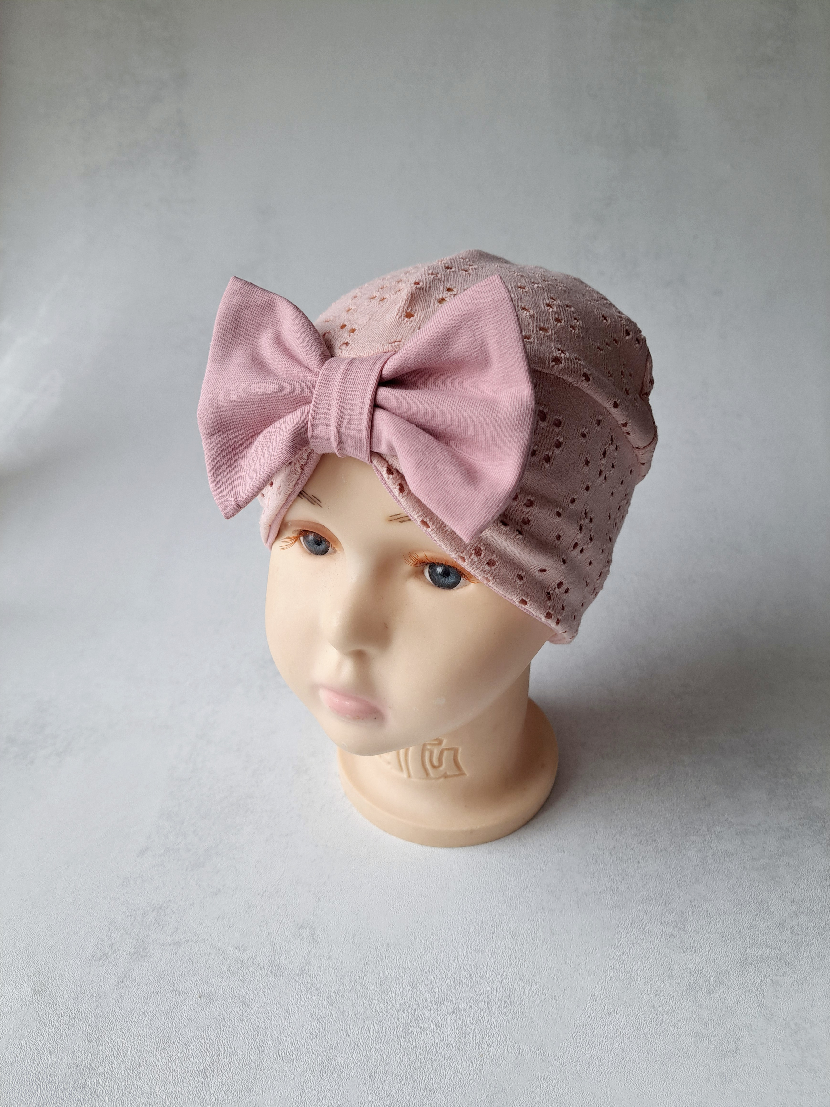 Pelenų rožės turbanas su kaspinu