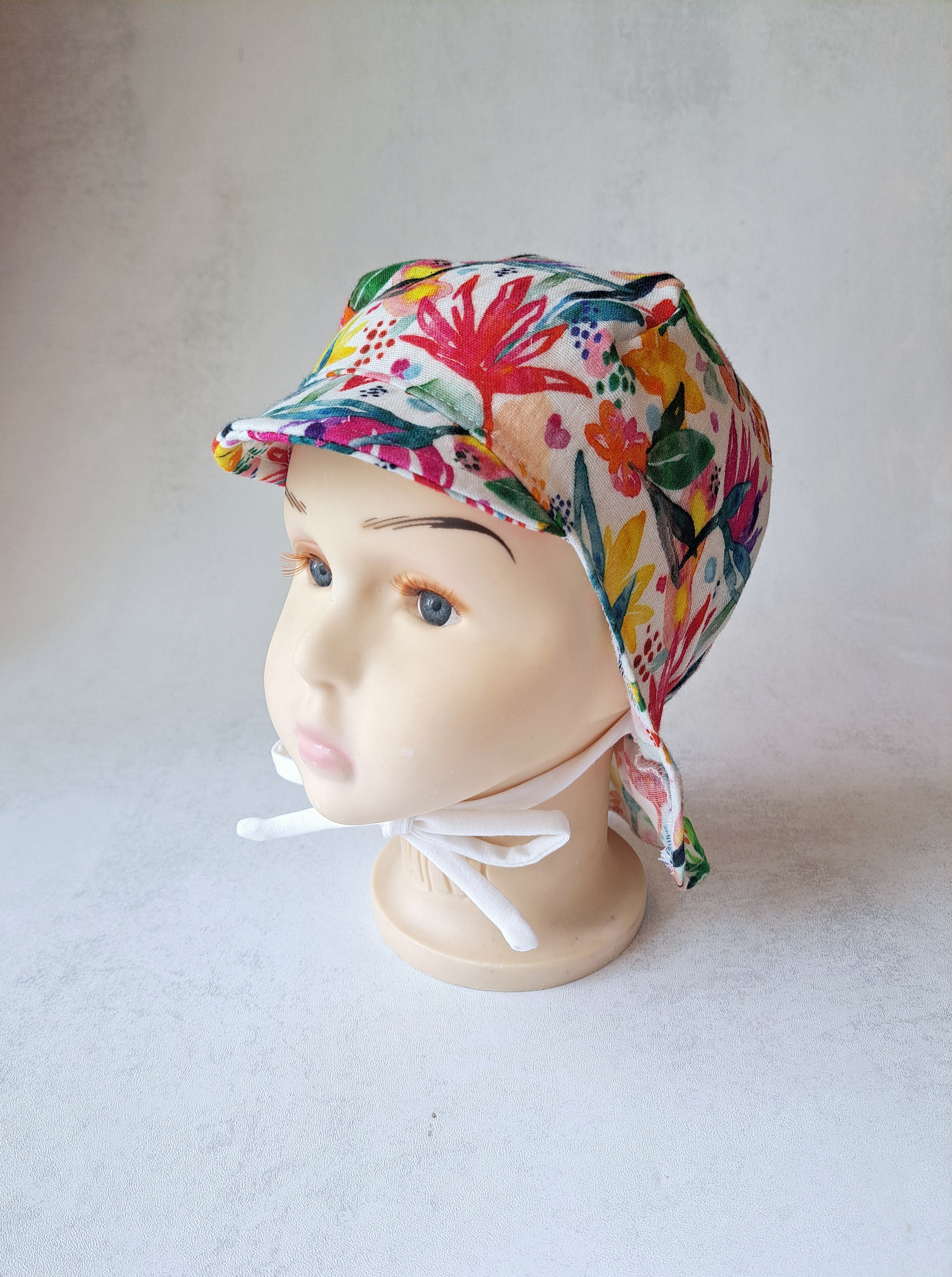 Muslino kepurė su snapeliu ir kaklo apsauga